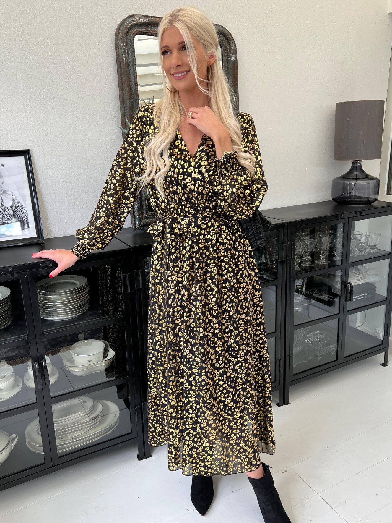 Melisse - Kjole med leopardprint og elastik under brystet