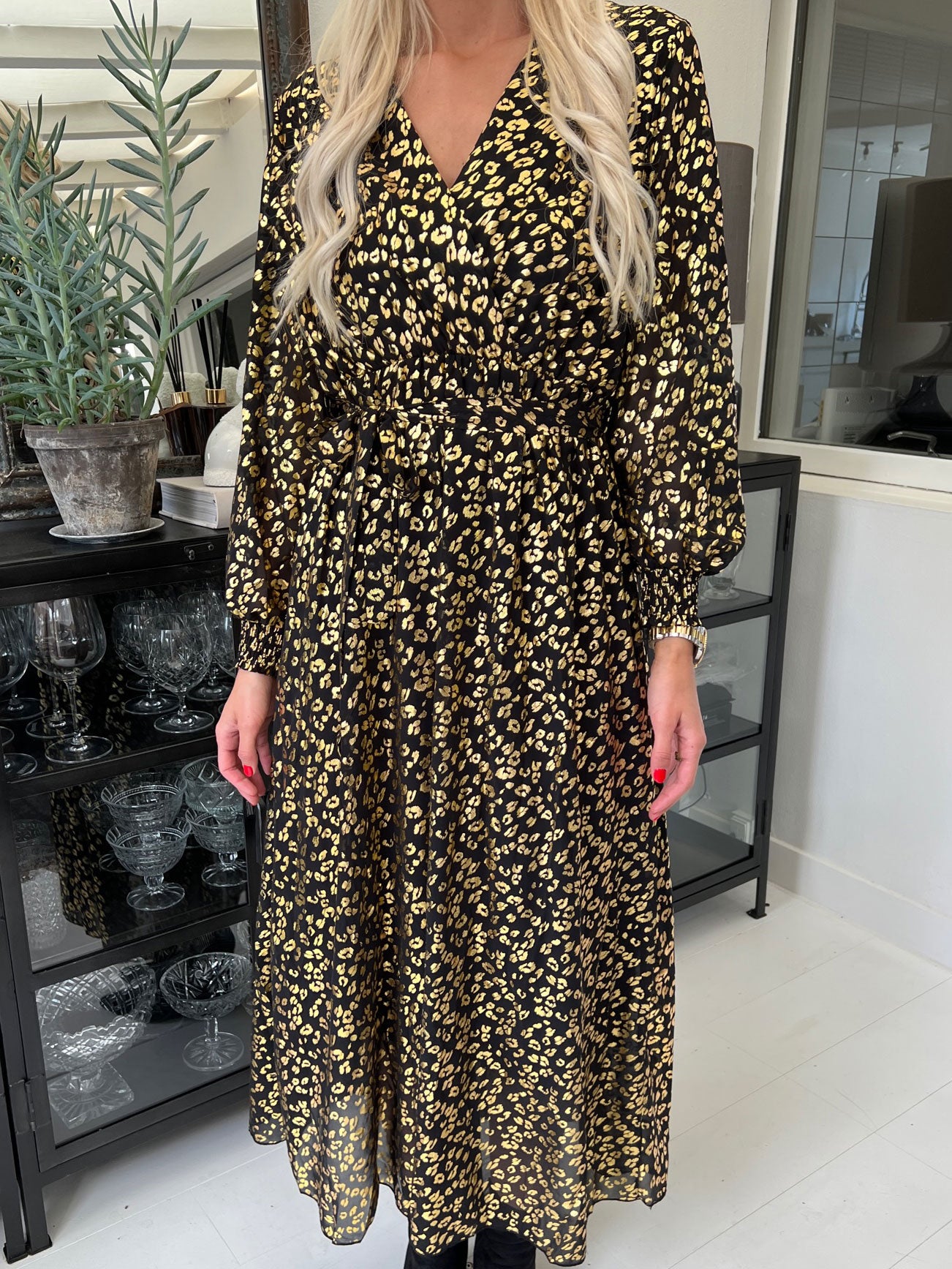 Melisse - Kjole med leopardprint og elastik under brystet