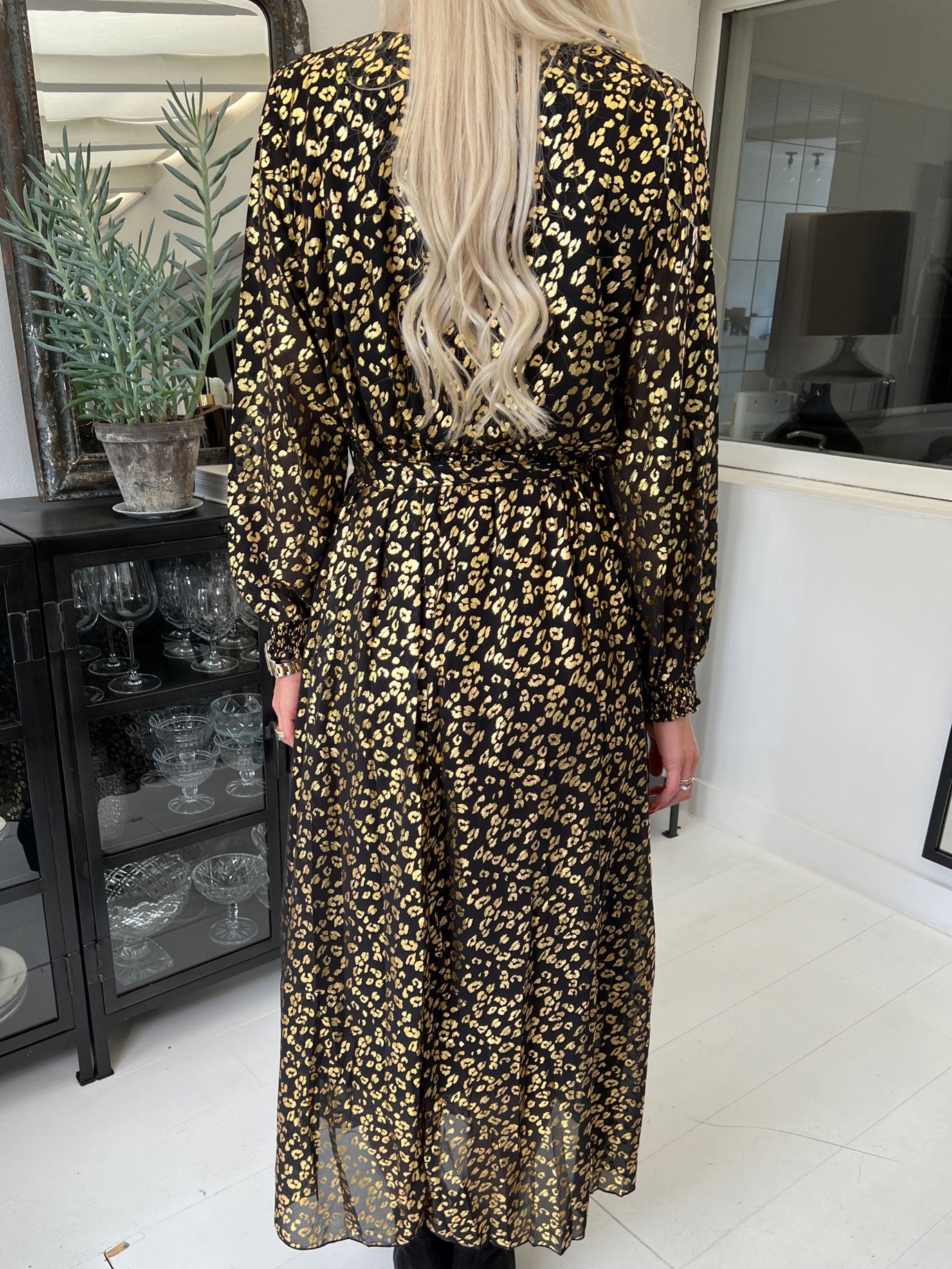 Melisse - Kjole med leopardprint og elastik under brystet