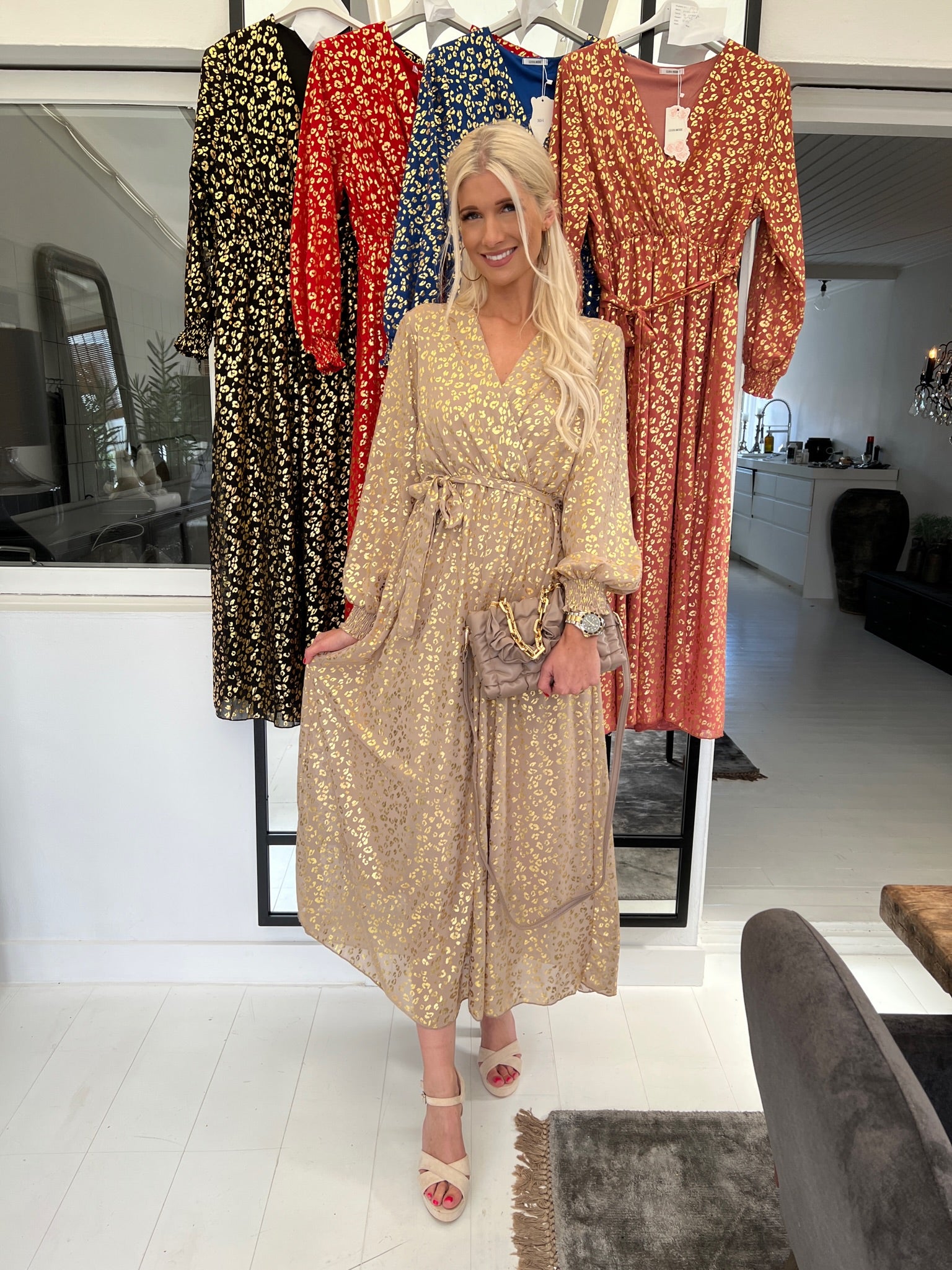 Melisse - Kjole med leopardprint og elastik under brystet