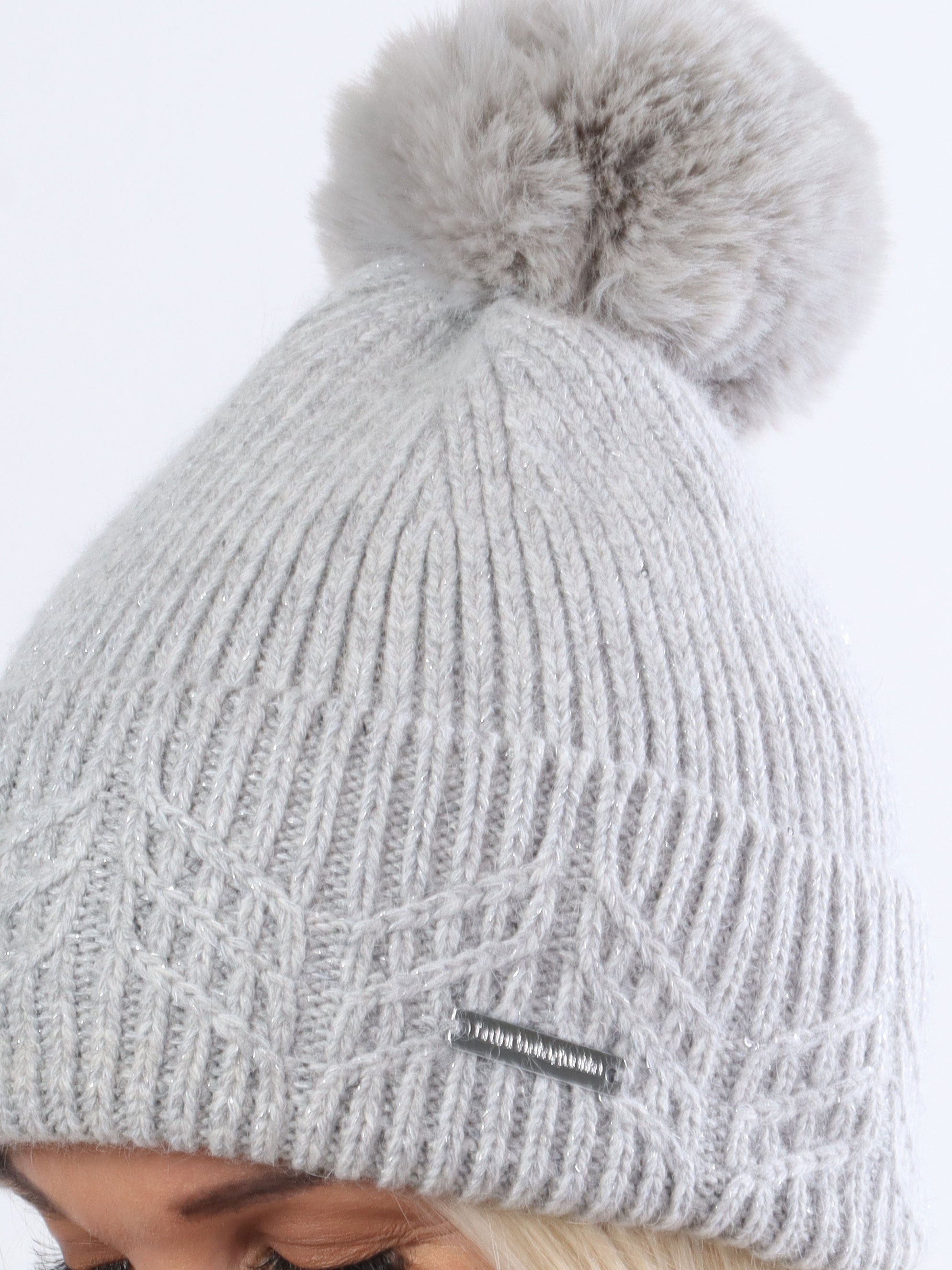 Melsi - Hue med glimmer og pompon