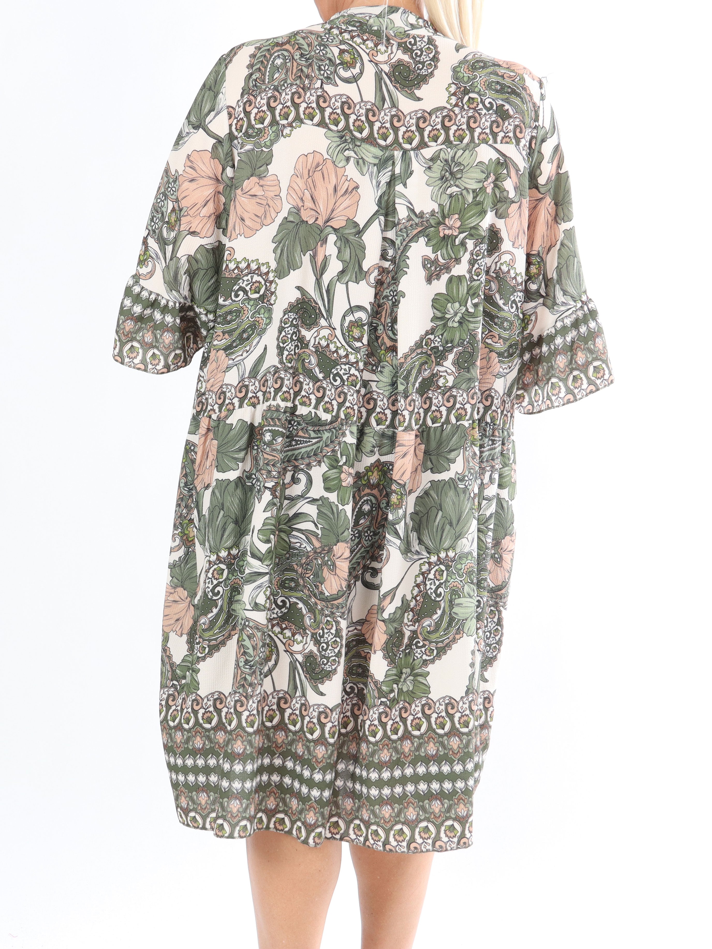 Mie - Plus size kjole i mønster med knapper ved brystet