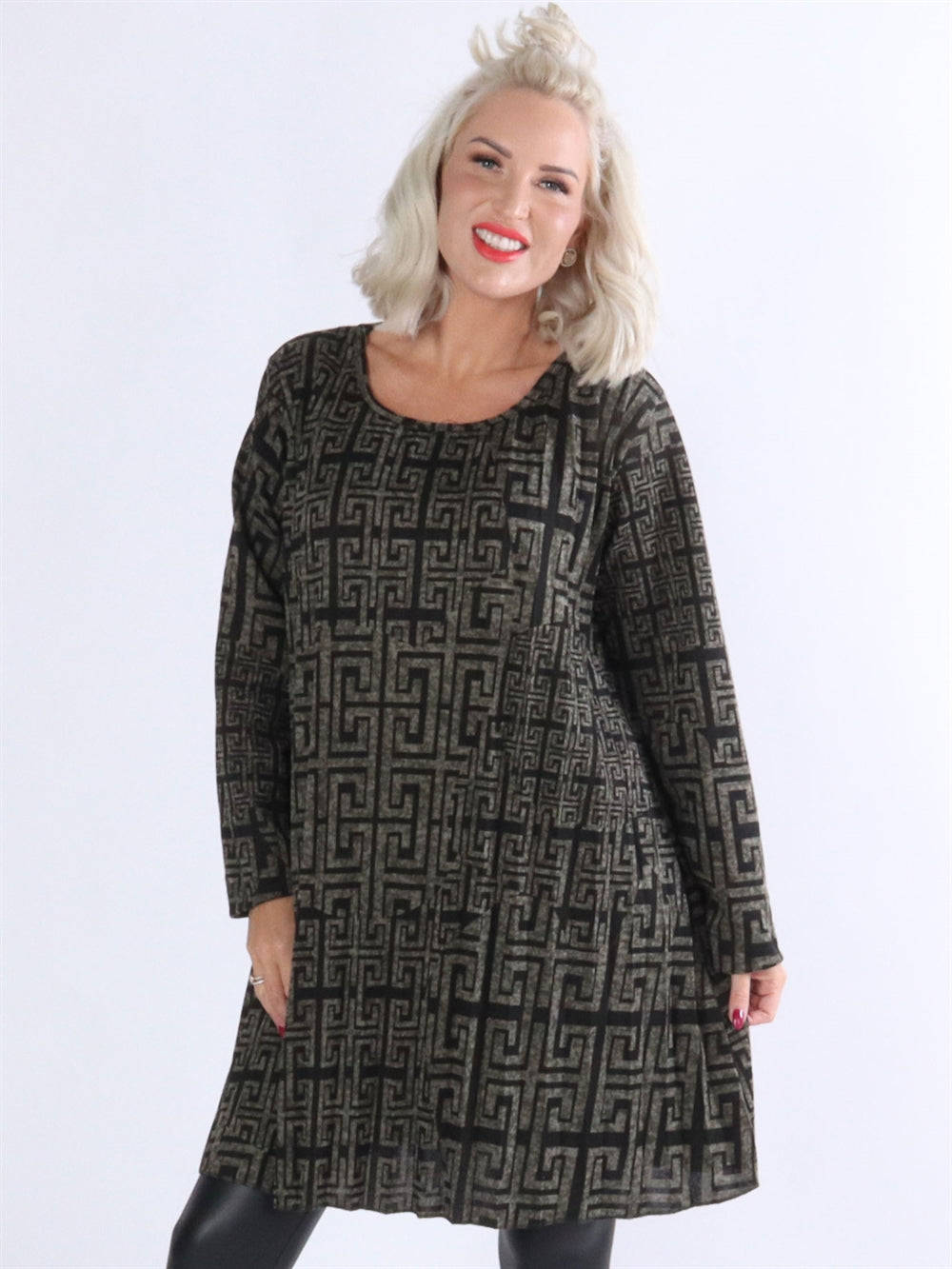 Mikele - Armygrøn mønstret bluse med lette plisseringer