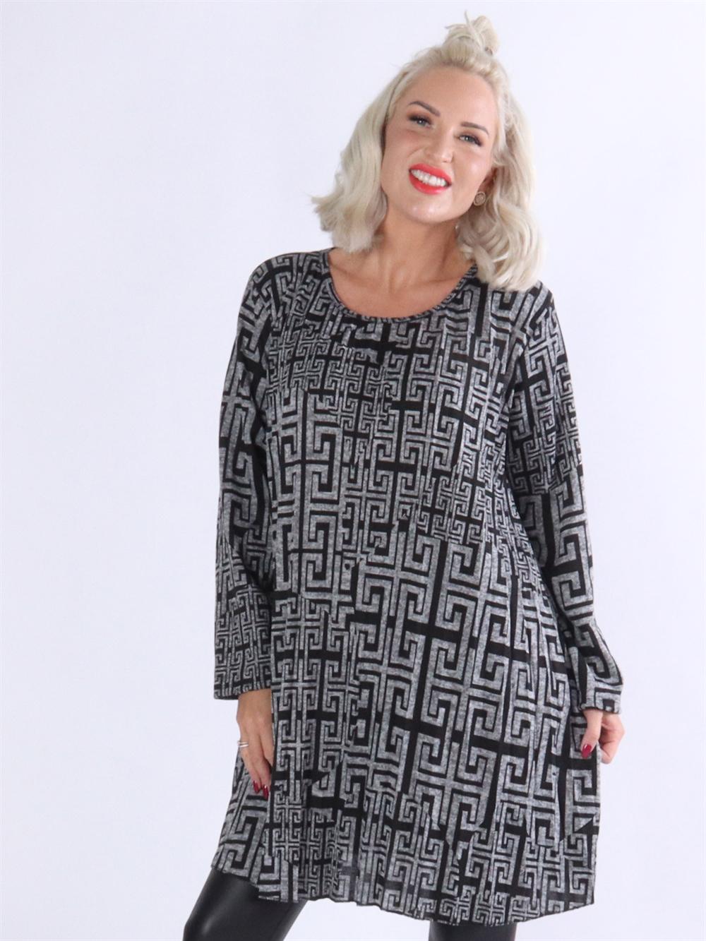 Mikele - Armygrøn mønstret bluse med lette plisseringer