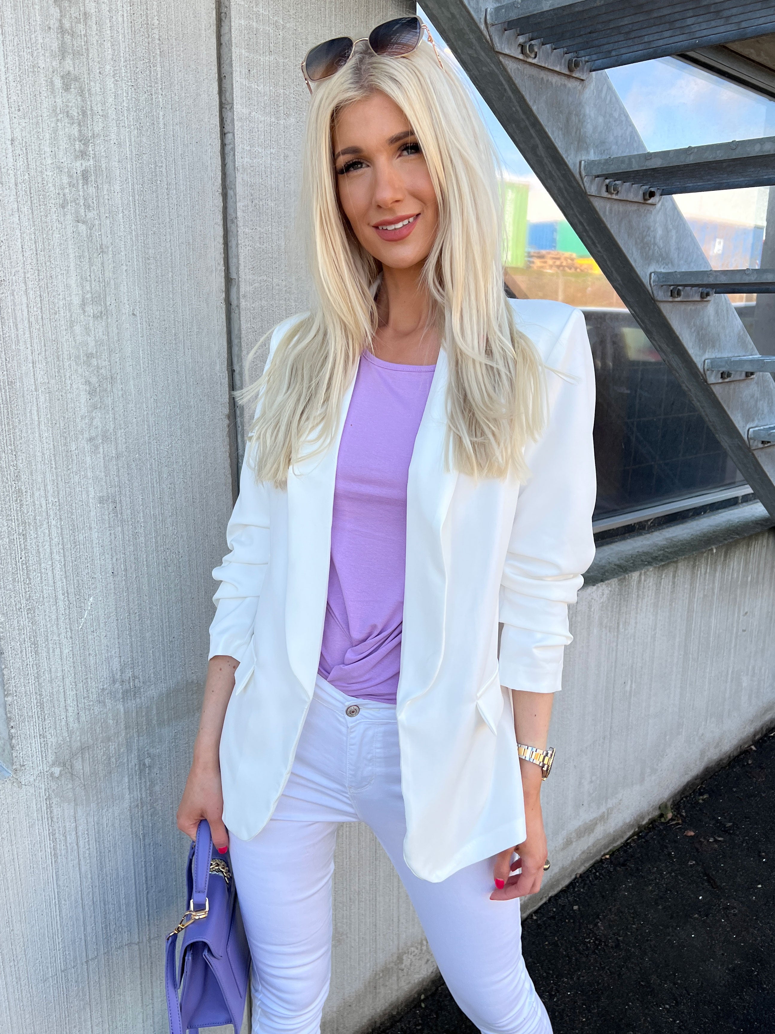 Mila - Stilren blazer med rynk på ærmet