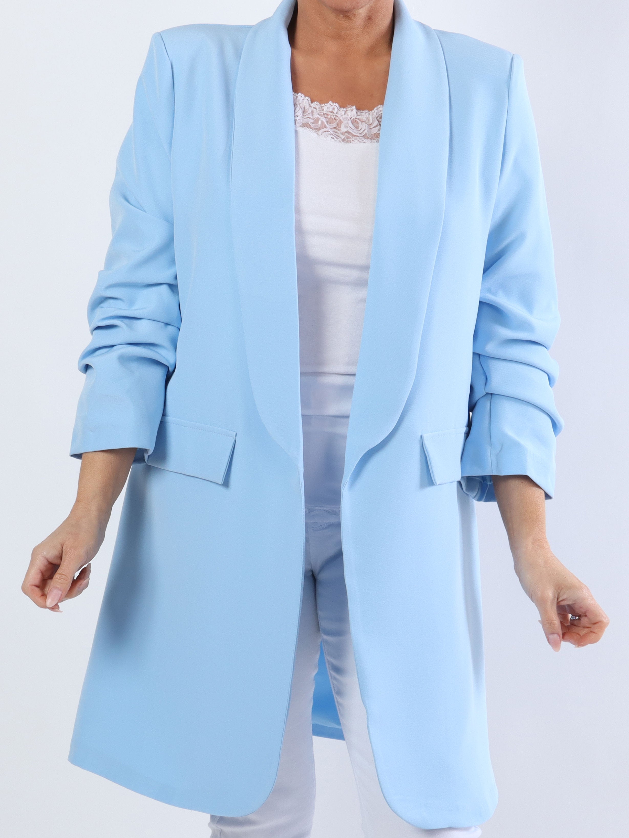 Mila Long - Stilren blazer med rynk på ærmet