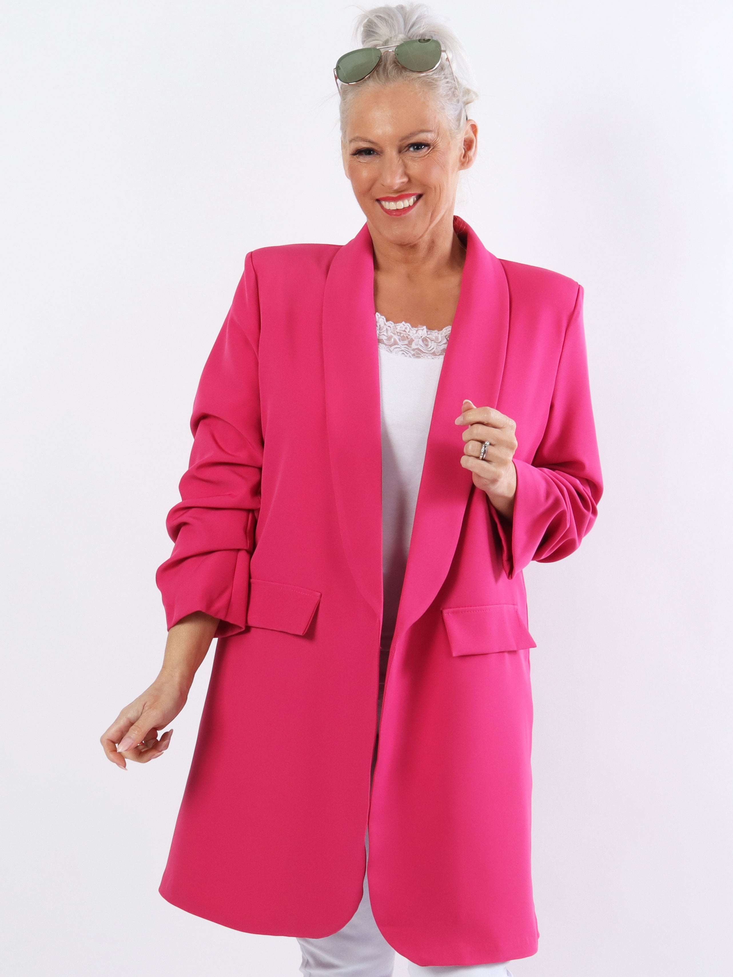 Mila Long - Stilren blazer med rynk på ærmet