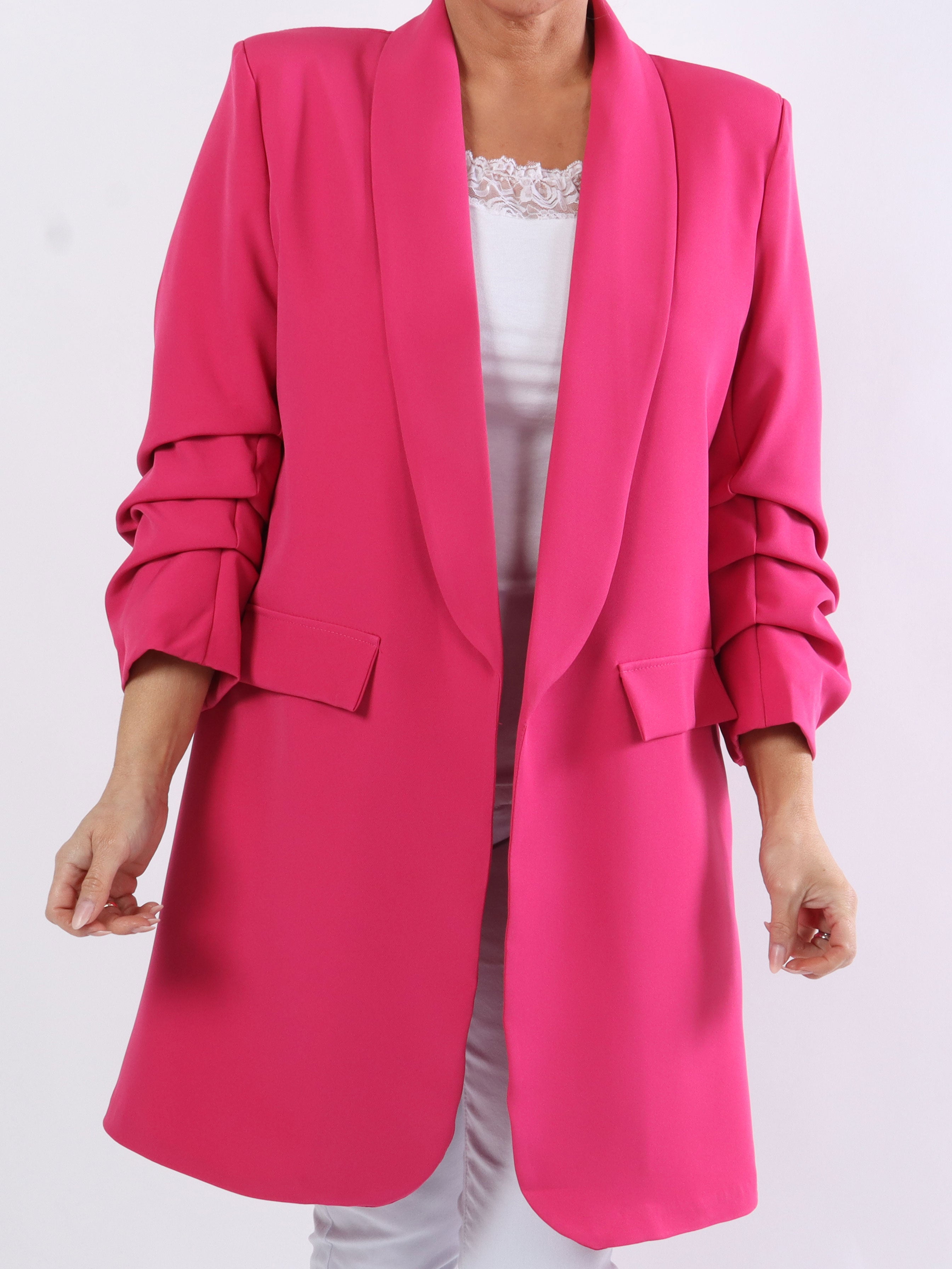 Mila Long - Stilren blazer med rynk på ærmet