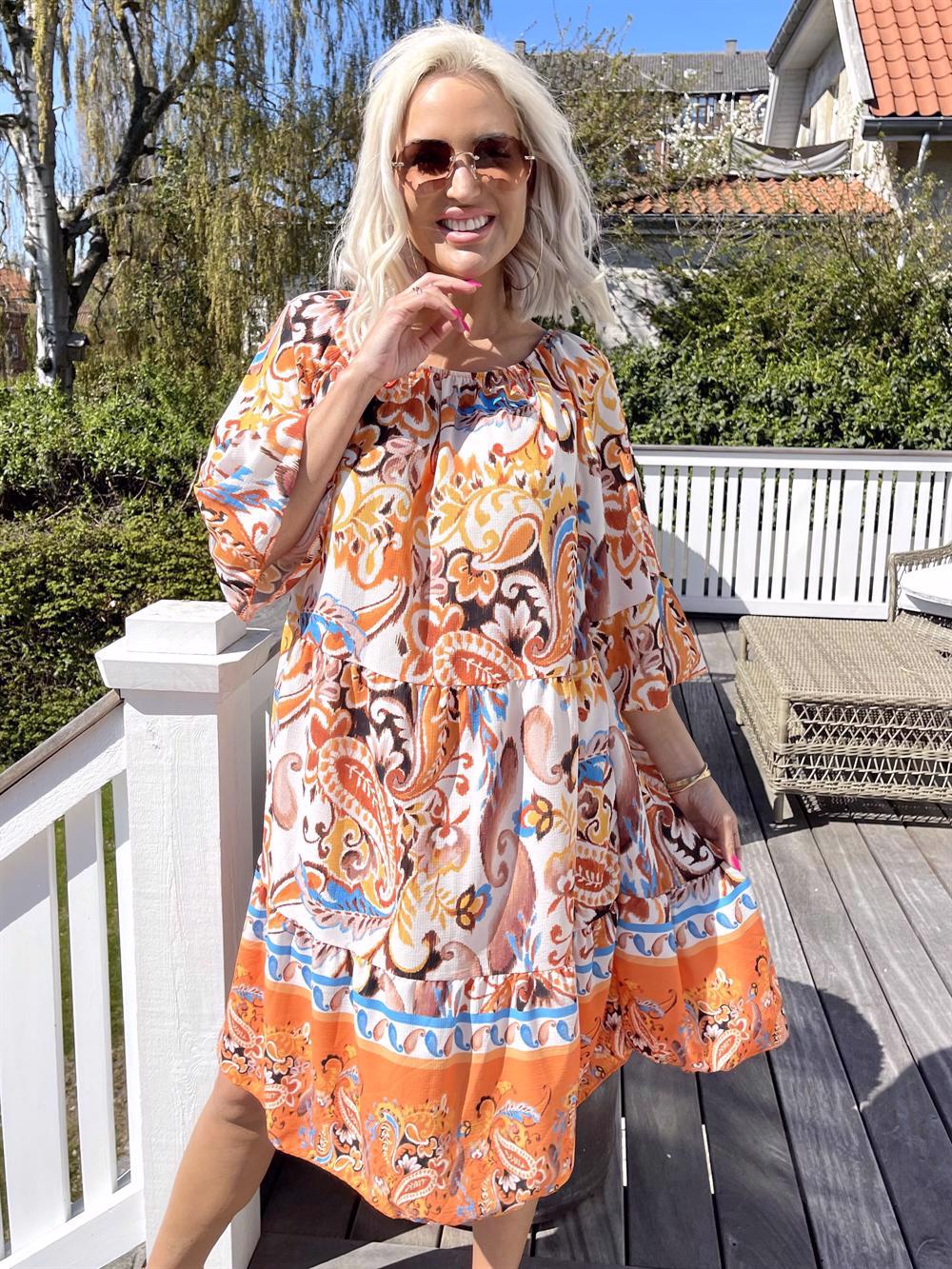 Mille - Feminin mønstret kjole