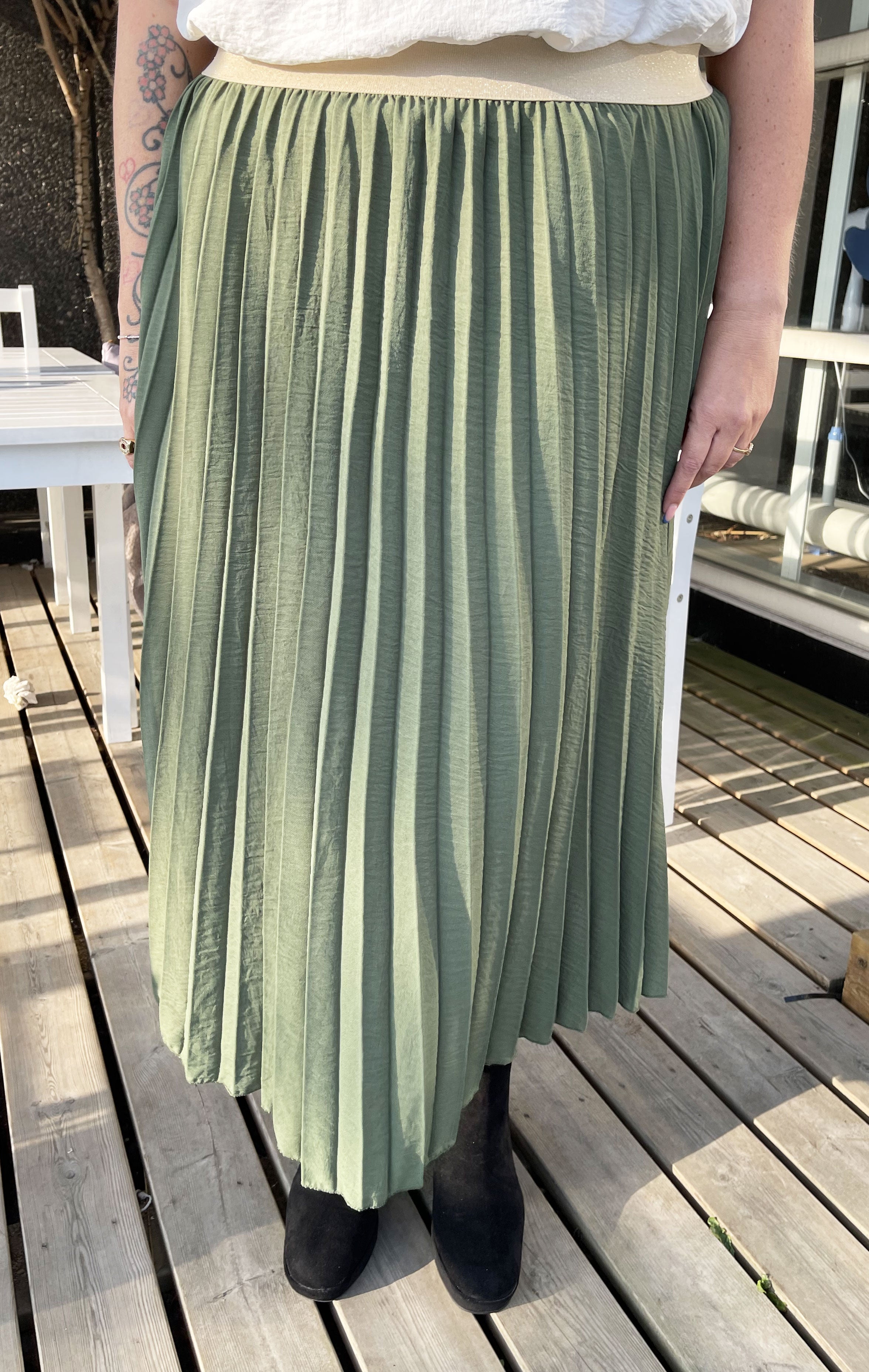 Mirjana - Lang plisseret plus size nederdel