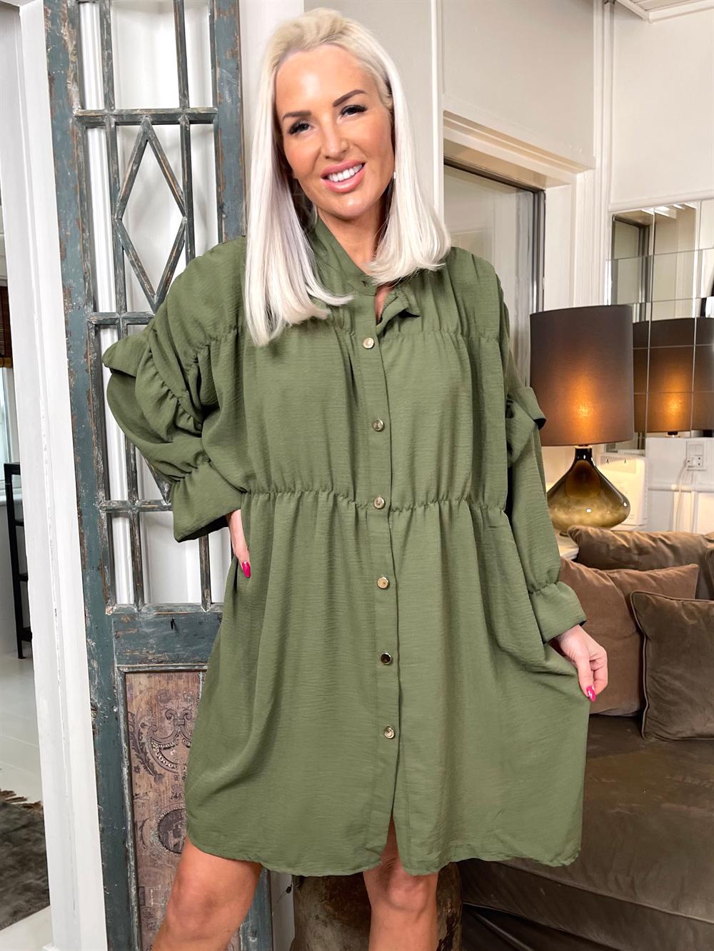 Monica Plain - Tunikakjole med flæser og guldknapper