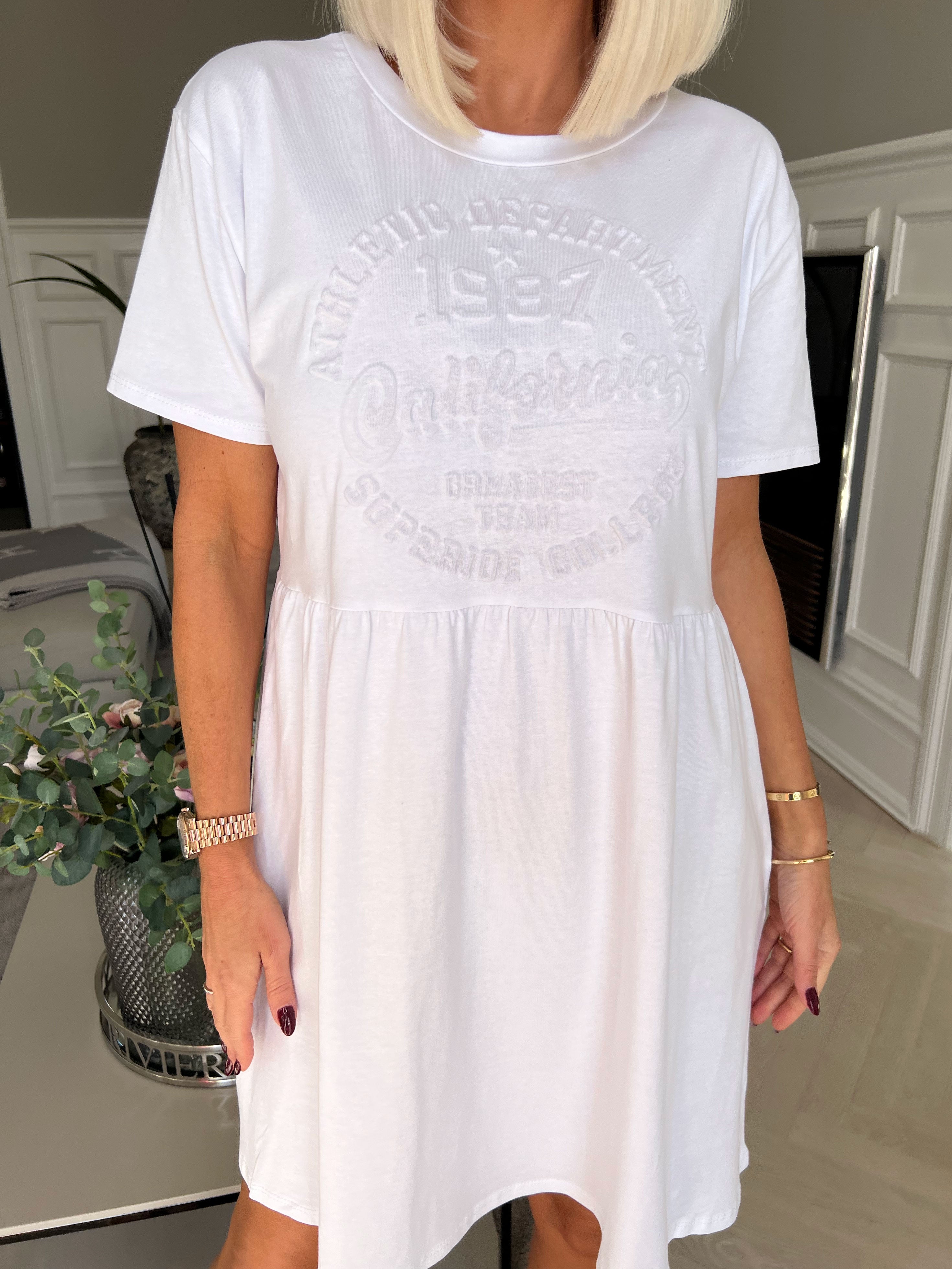 Mynte - Sød kjole i bomuld med 3D tryk