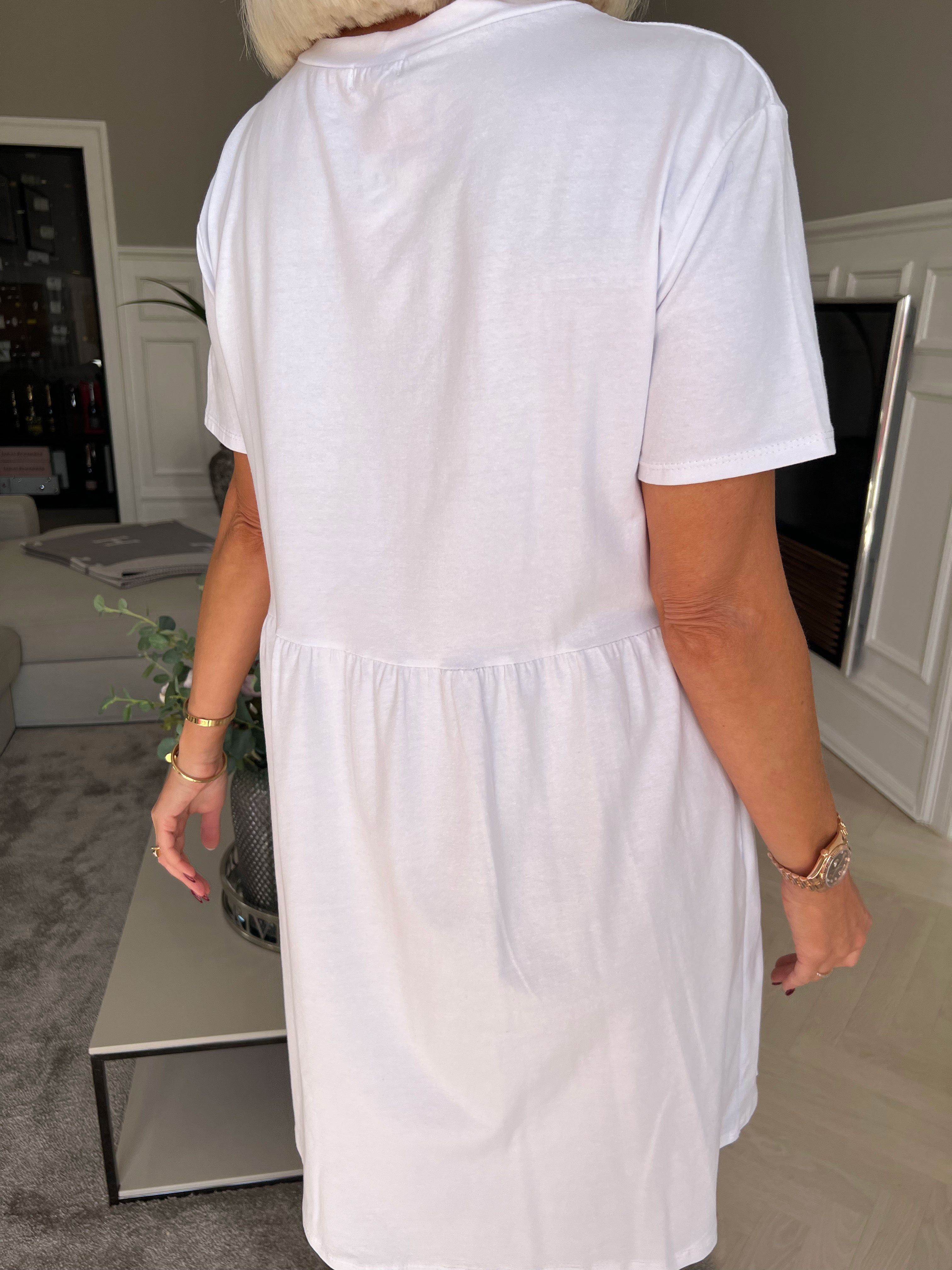 Mynte - Sød kjole i bomuld med 3D tryk