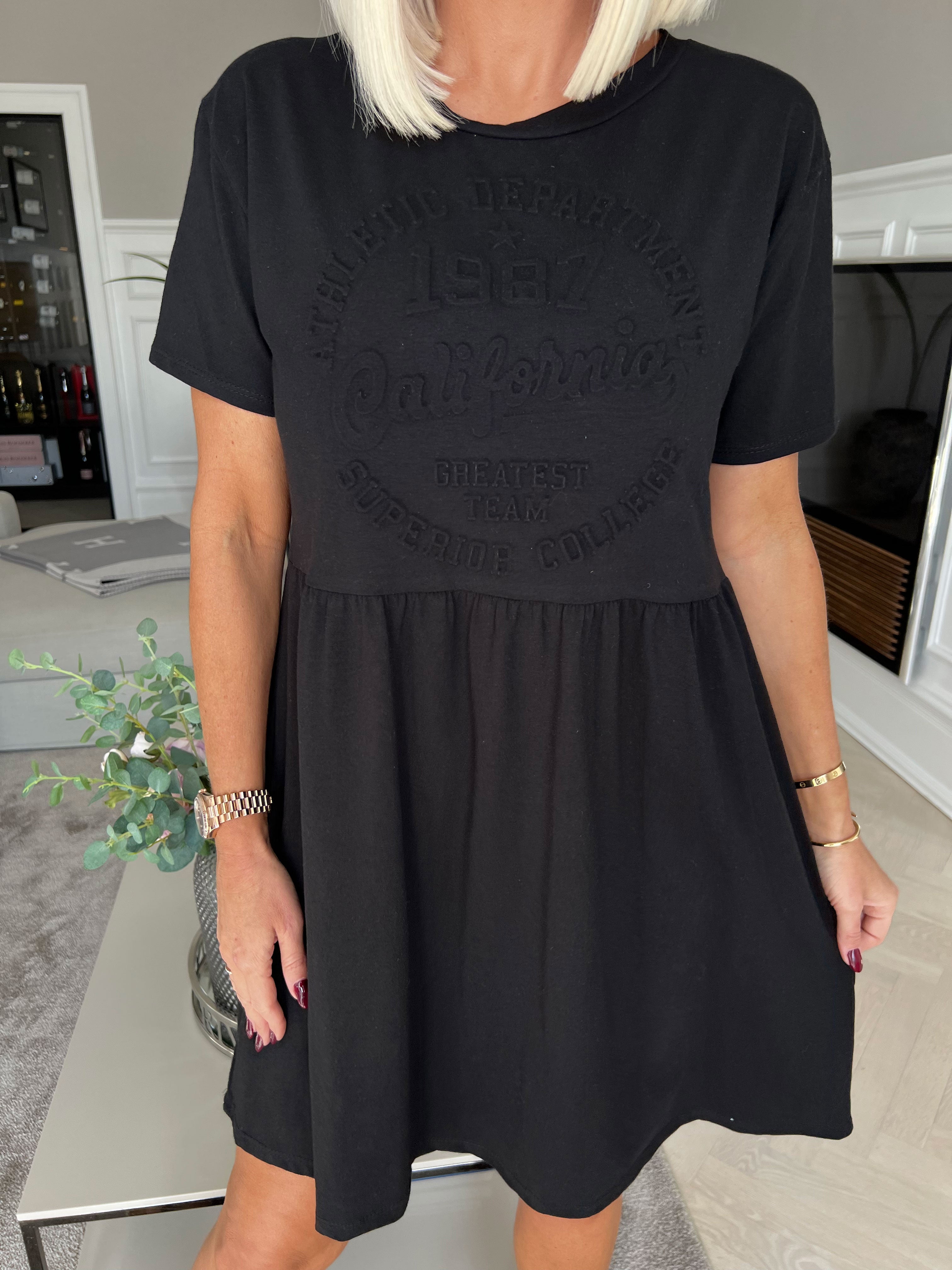 Mynte - Sød kjole i bomuld med 3D tryk