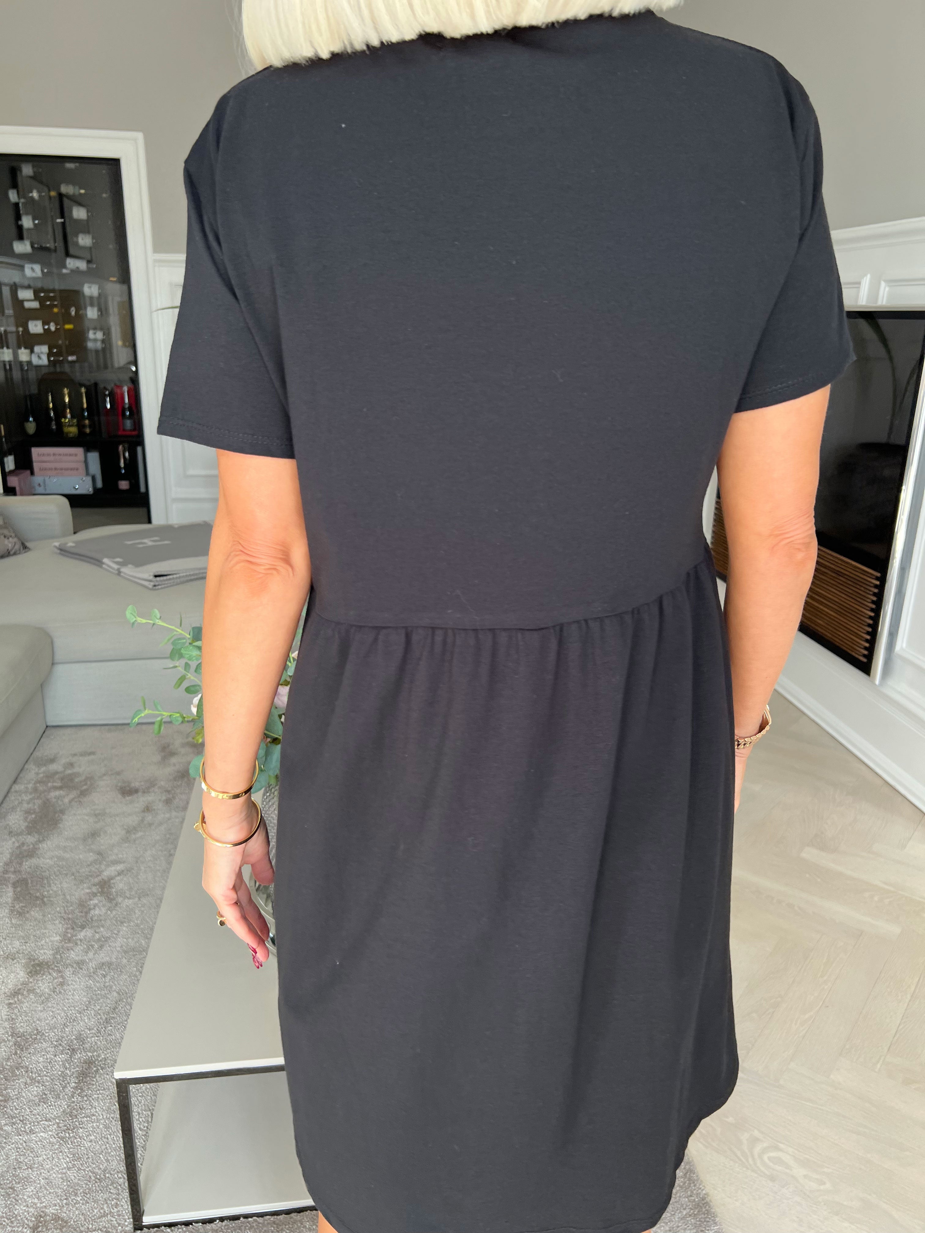 Mynte - Sød kjole i bomuld med 3D tryk