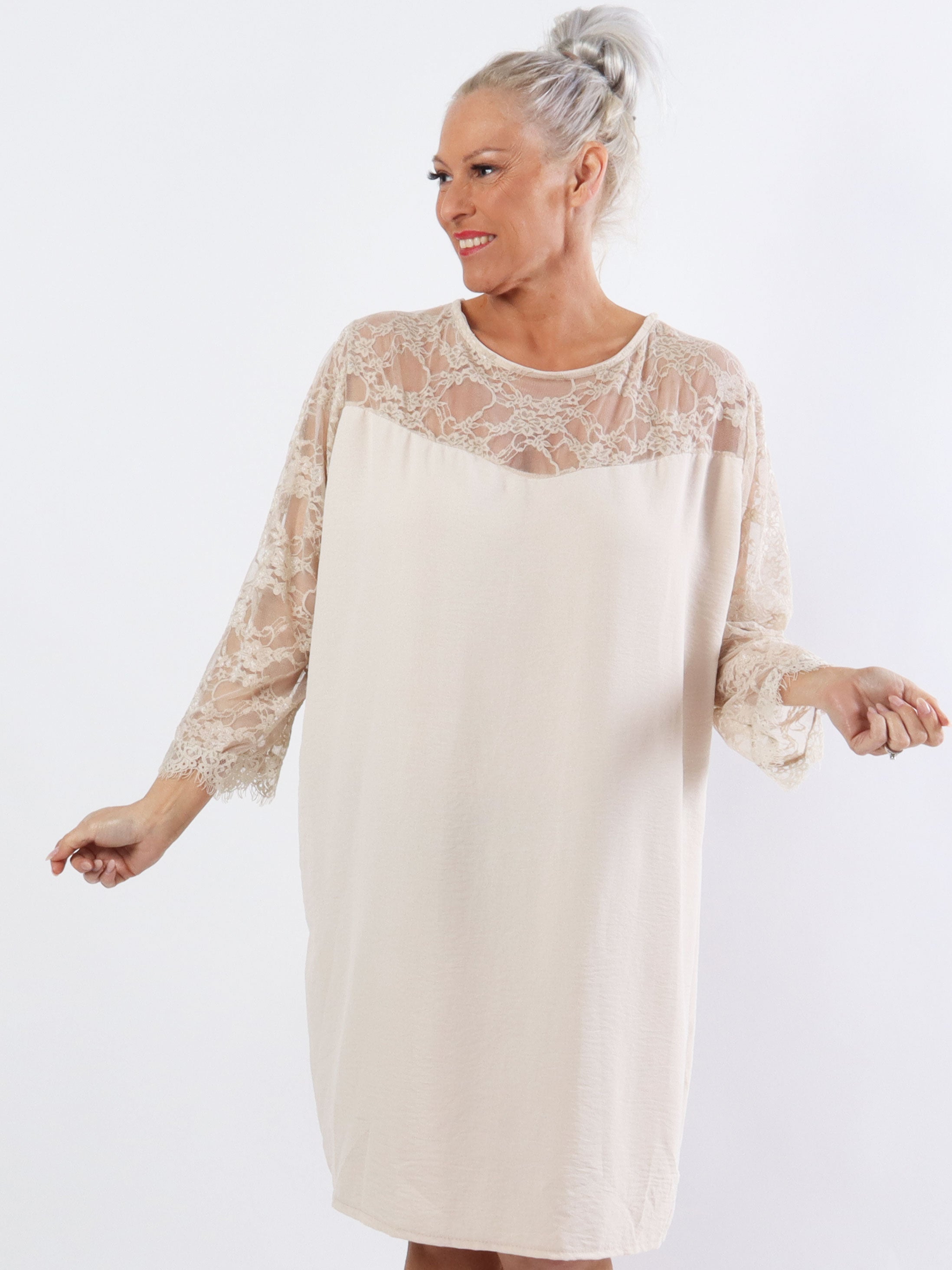 Nadine Dress - Sød blonde plus size kjole med sløjfe