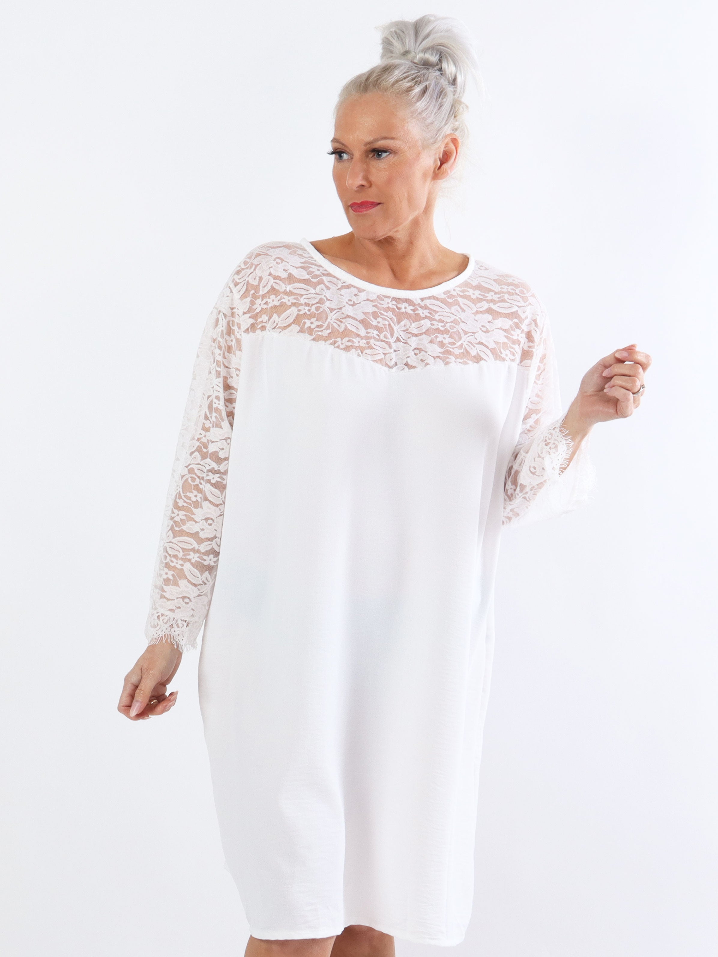 Nadine Dress - Sød blonde plus size kjole med sløjfe