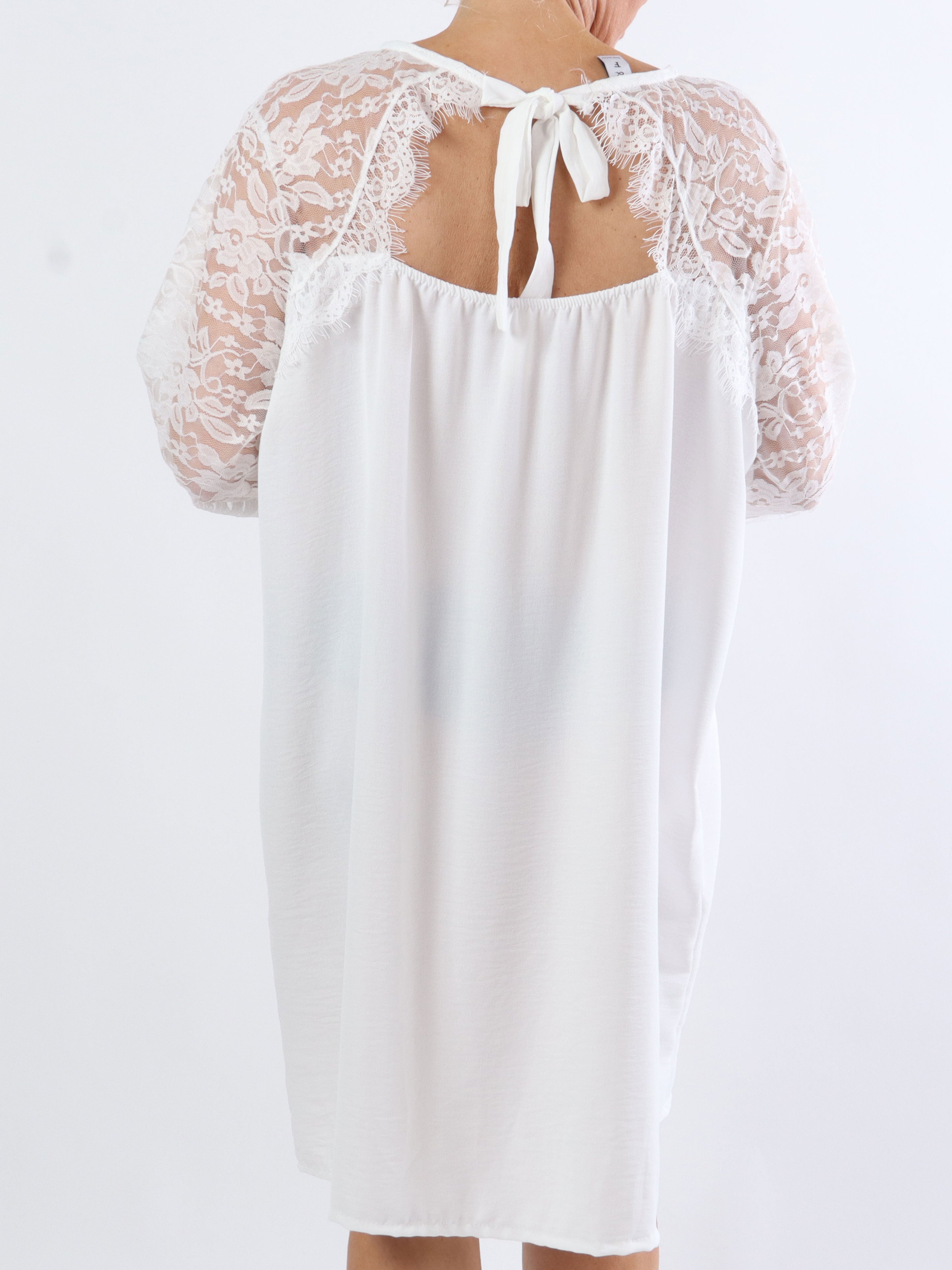 Nadine Dress - Sød blonde plus size kjole med sløjfe