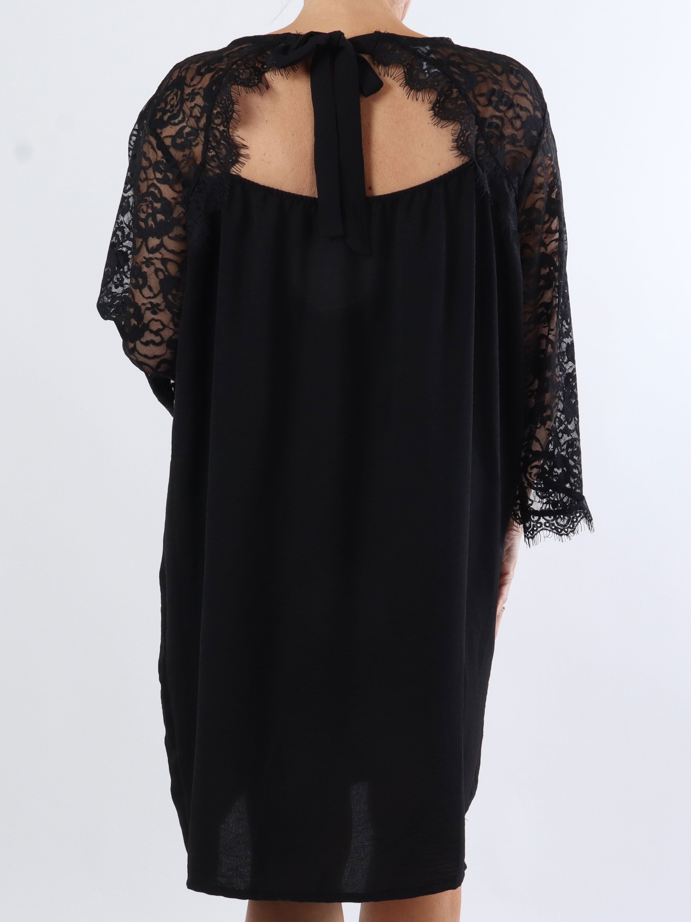 Nadine Dress - Sød blonde plus size kjole med sløjfe