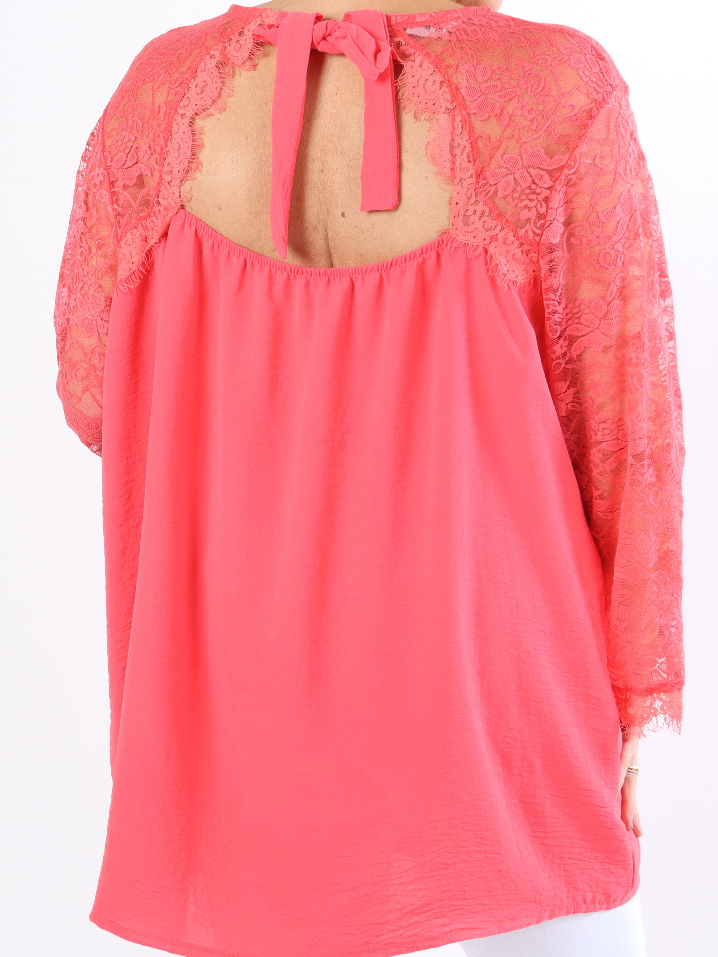 Nadine - Sød plus size blonde tunika med sløjfe i ryggen