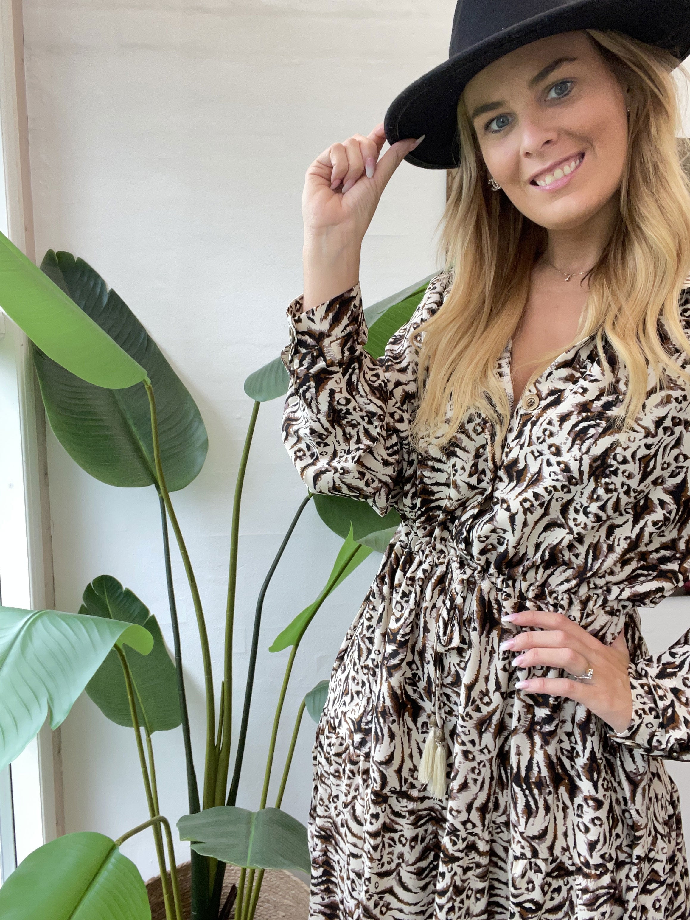 Naia - Lang skjortekjole med mønster og bindebånd