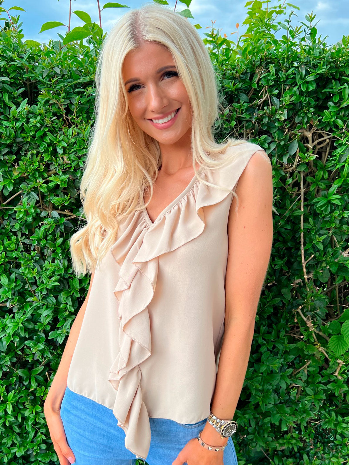 Nannali - Sød bluse med flæsekant