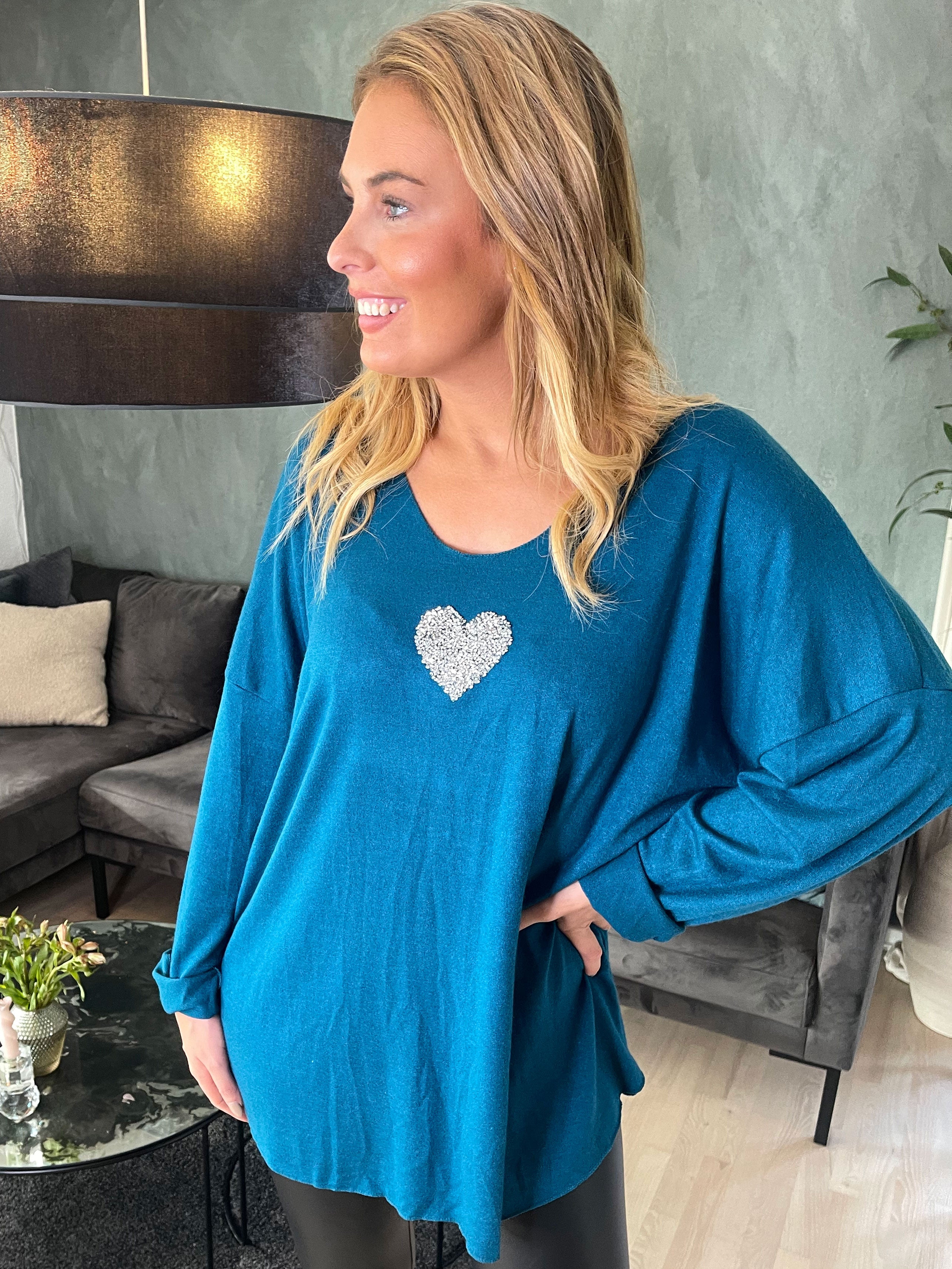 Nayara - Blød bluse med lille sølvhjerte