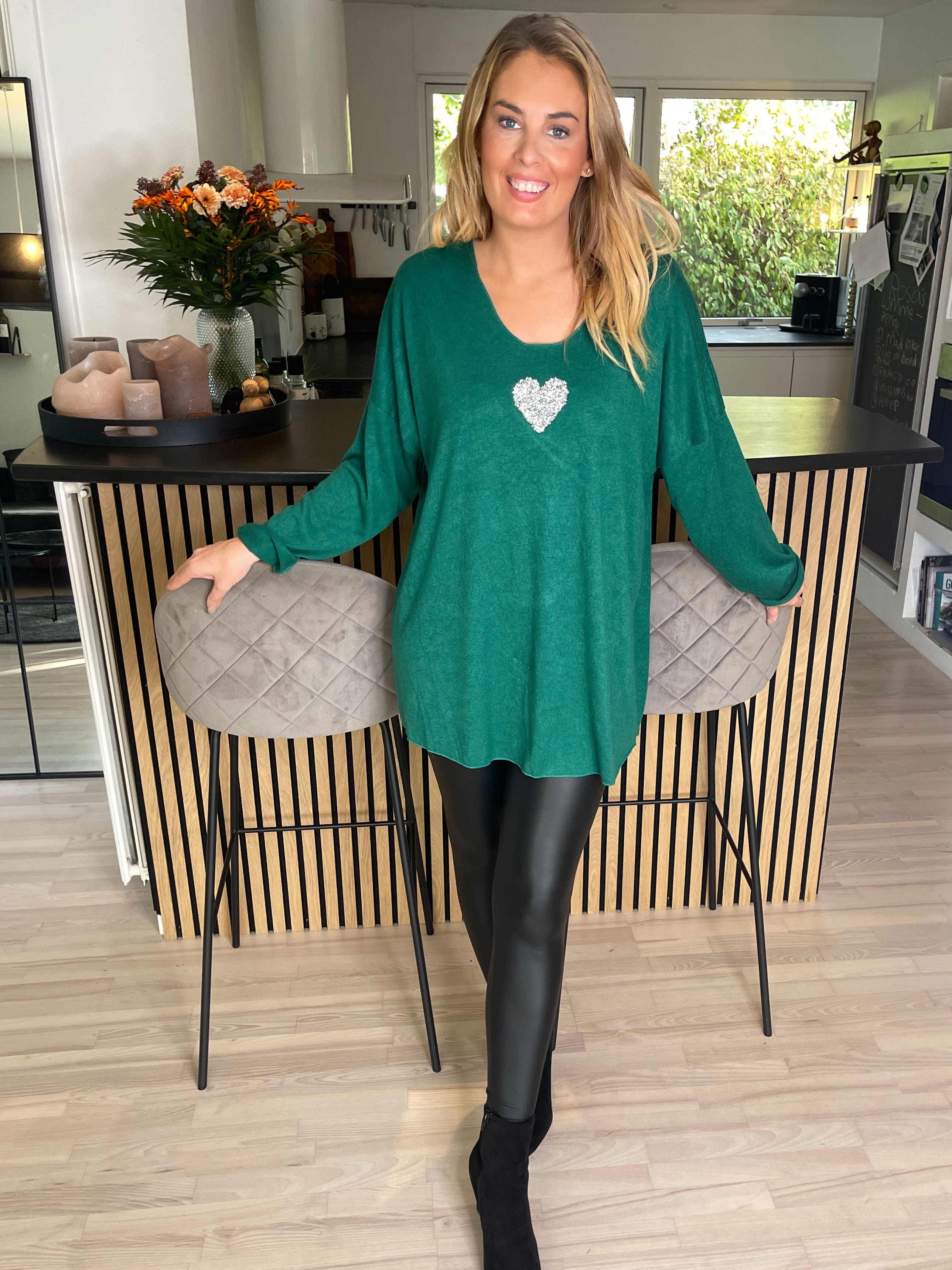 Nayara - Blød bluse med lille sølvhjerte