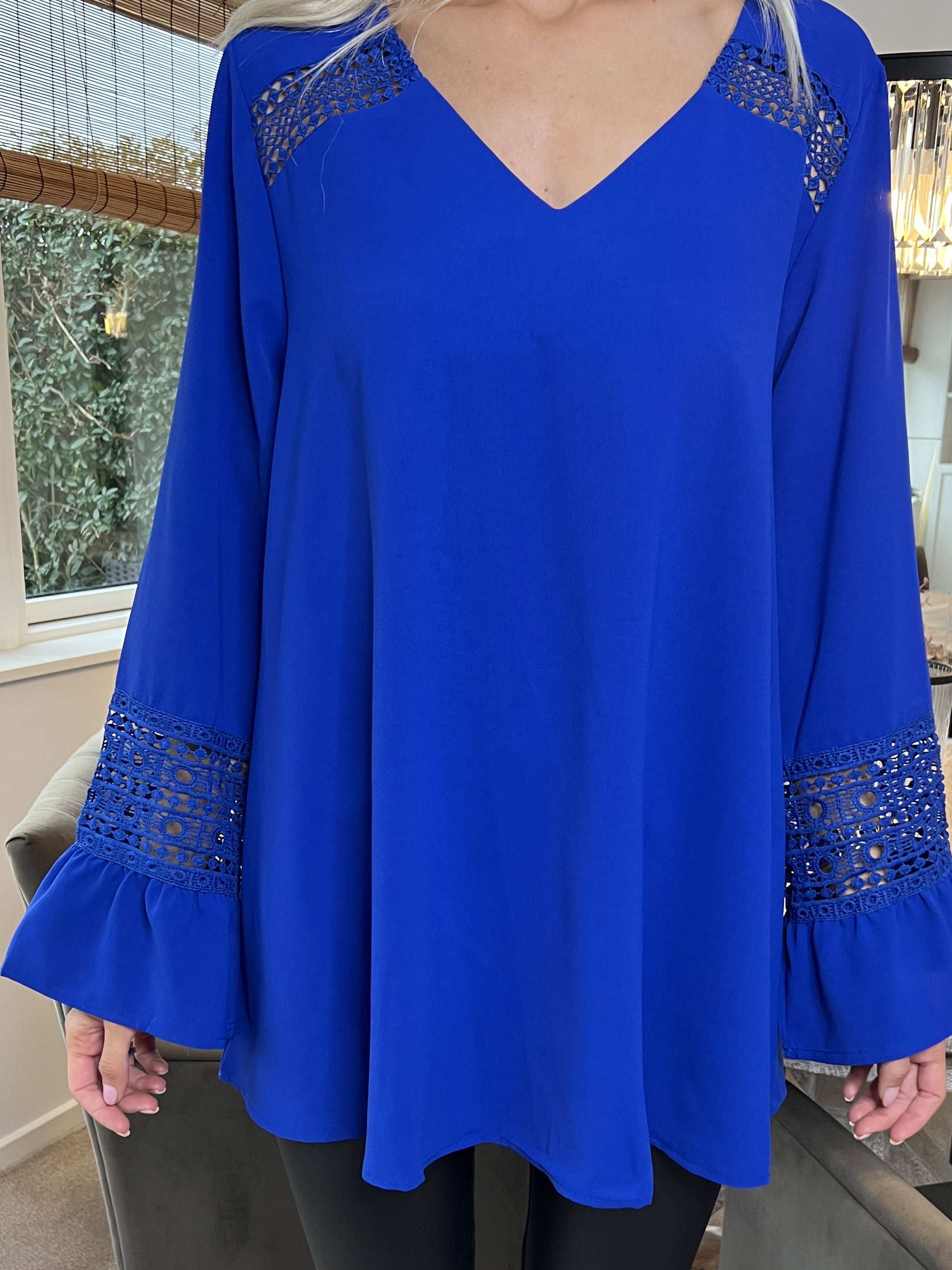 Nelia - Sød tunika detaljeret med broderinger