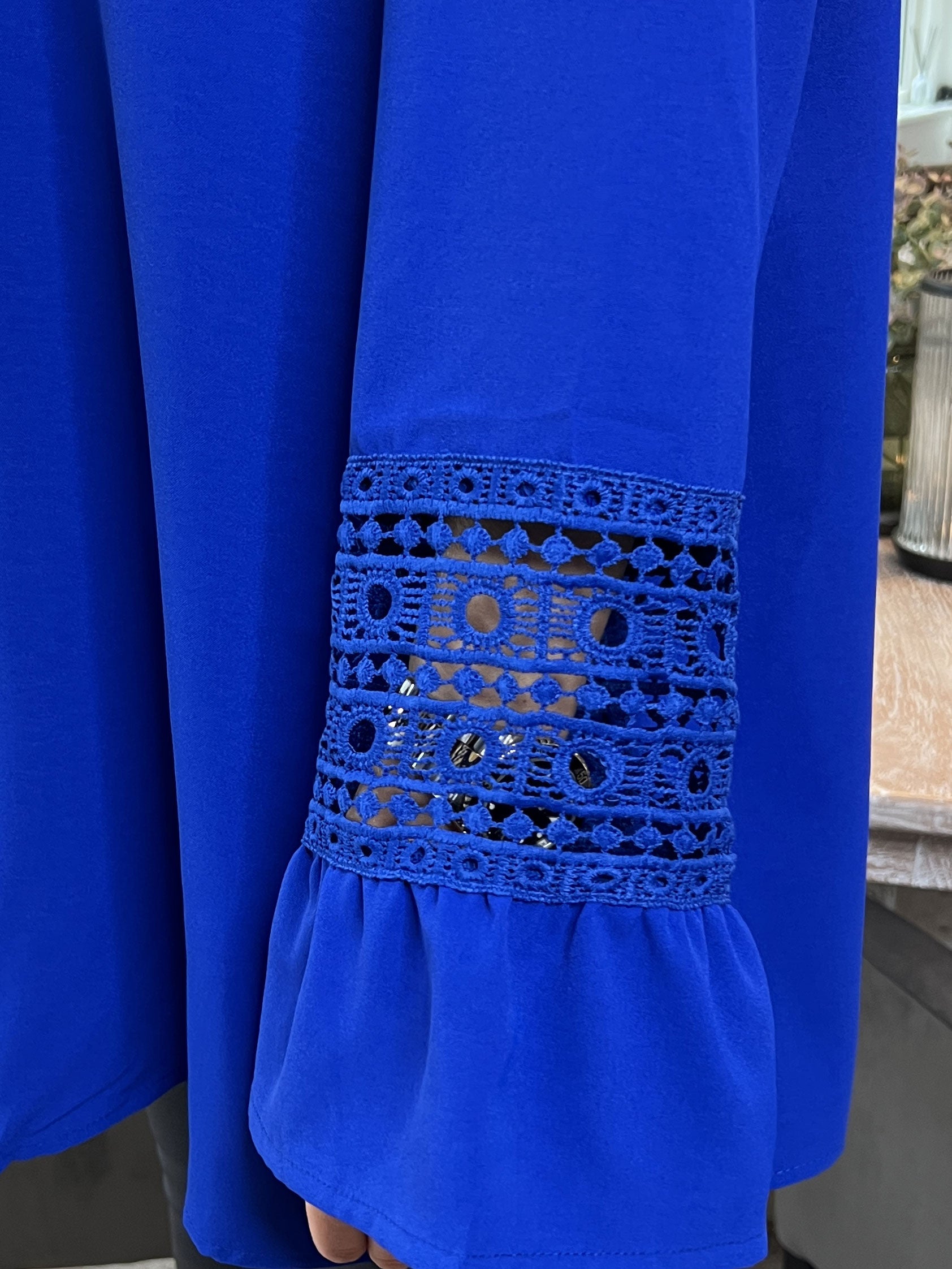 Nelia - Sød tunika detaljeret med broderinger