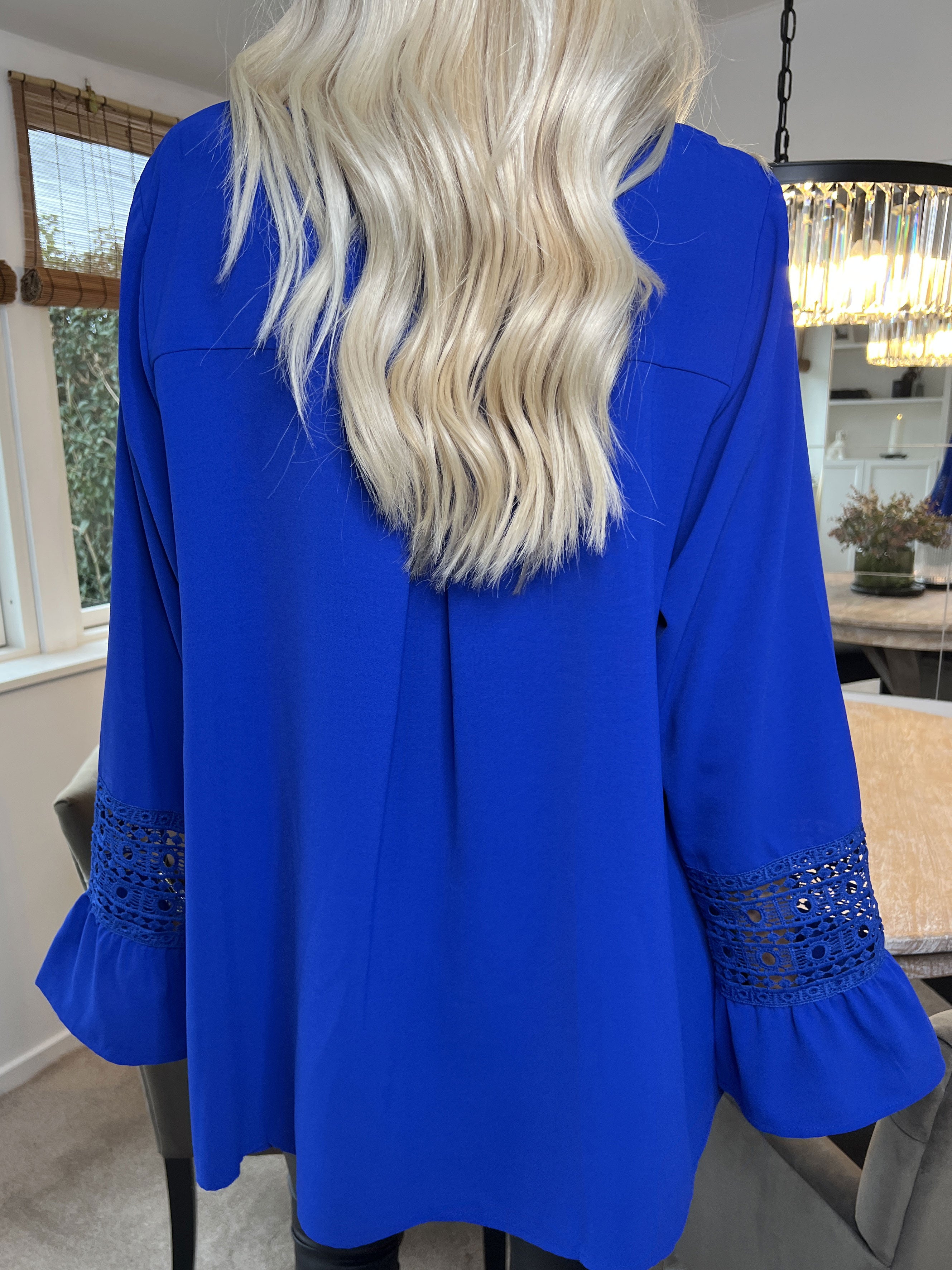 Nelia - Sød tunika detaljeret med broderinger