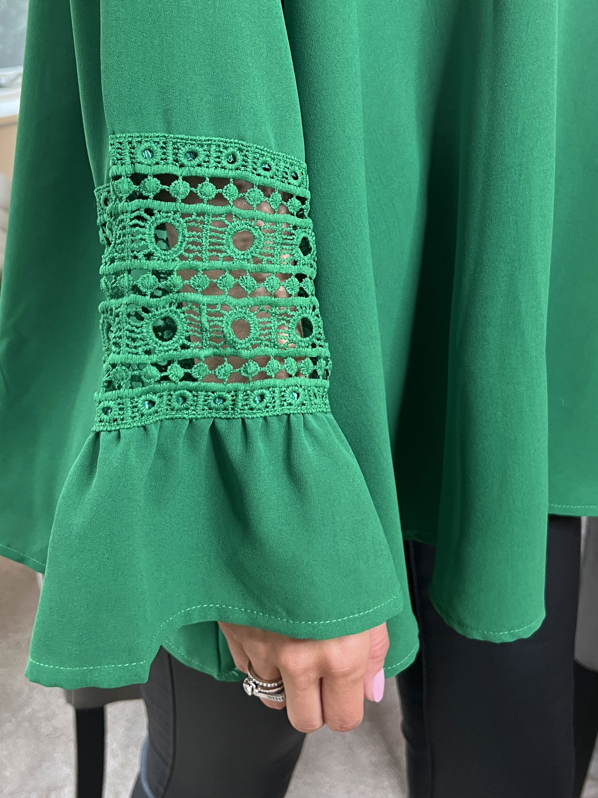 Nelia - Sød tunika detaljeret med broderinger