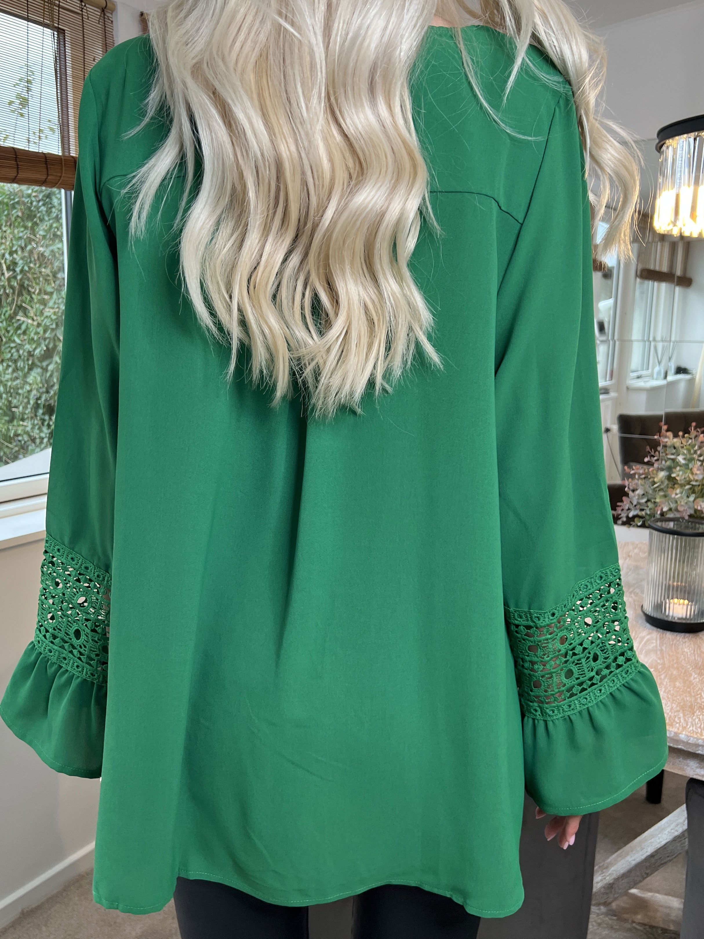 Nelia - Sød tunika detaljeret med broderinger