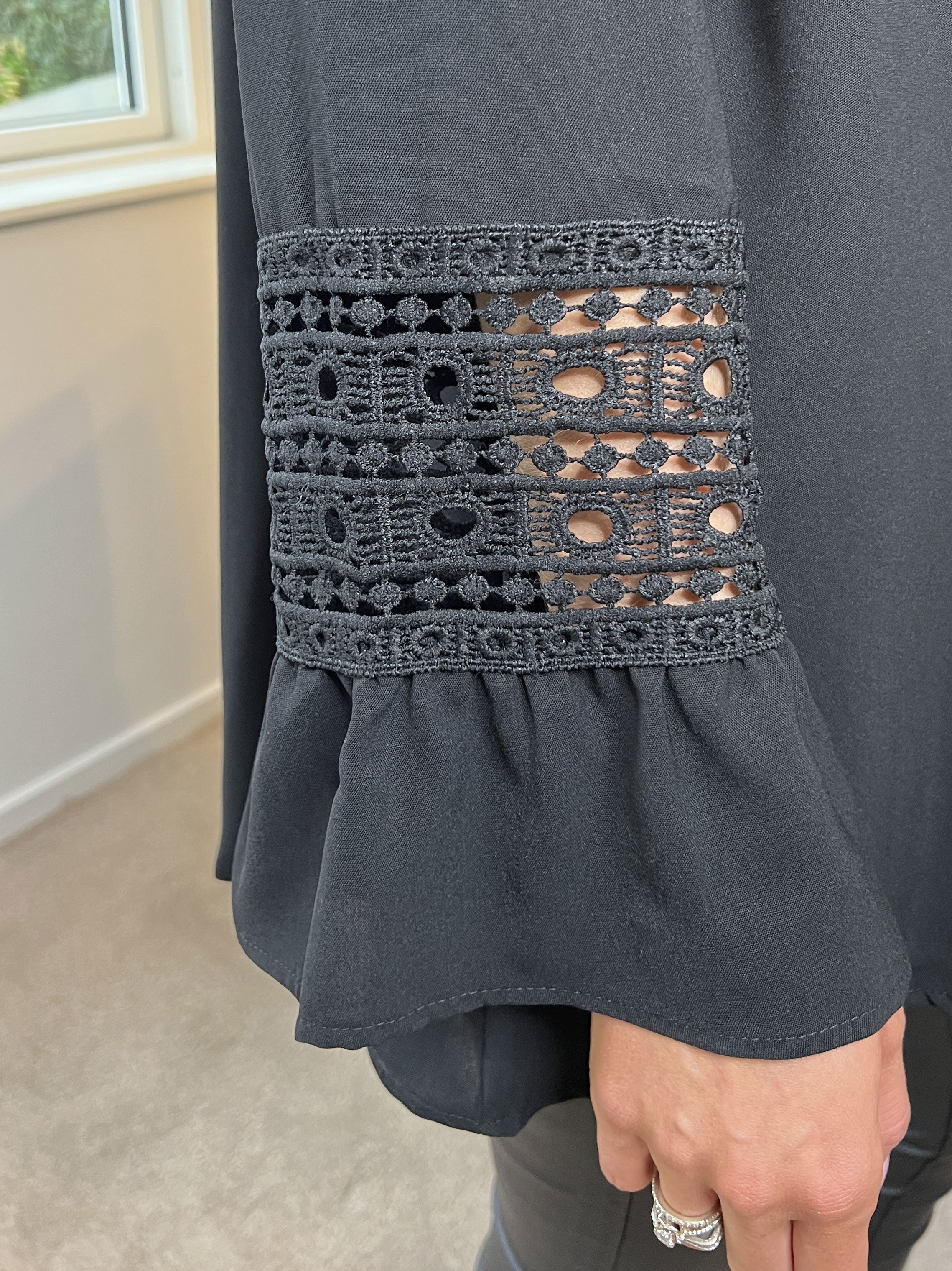 Nelia - Sød tunika detaljeret med broderinger