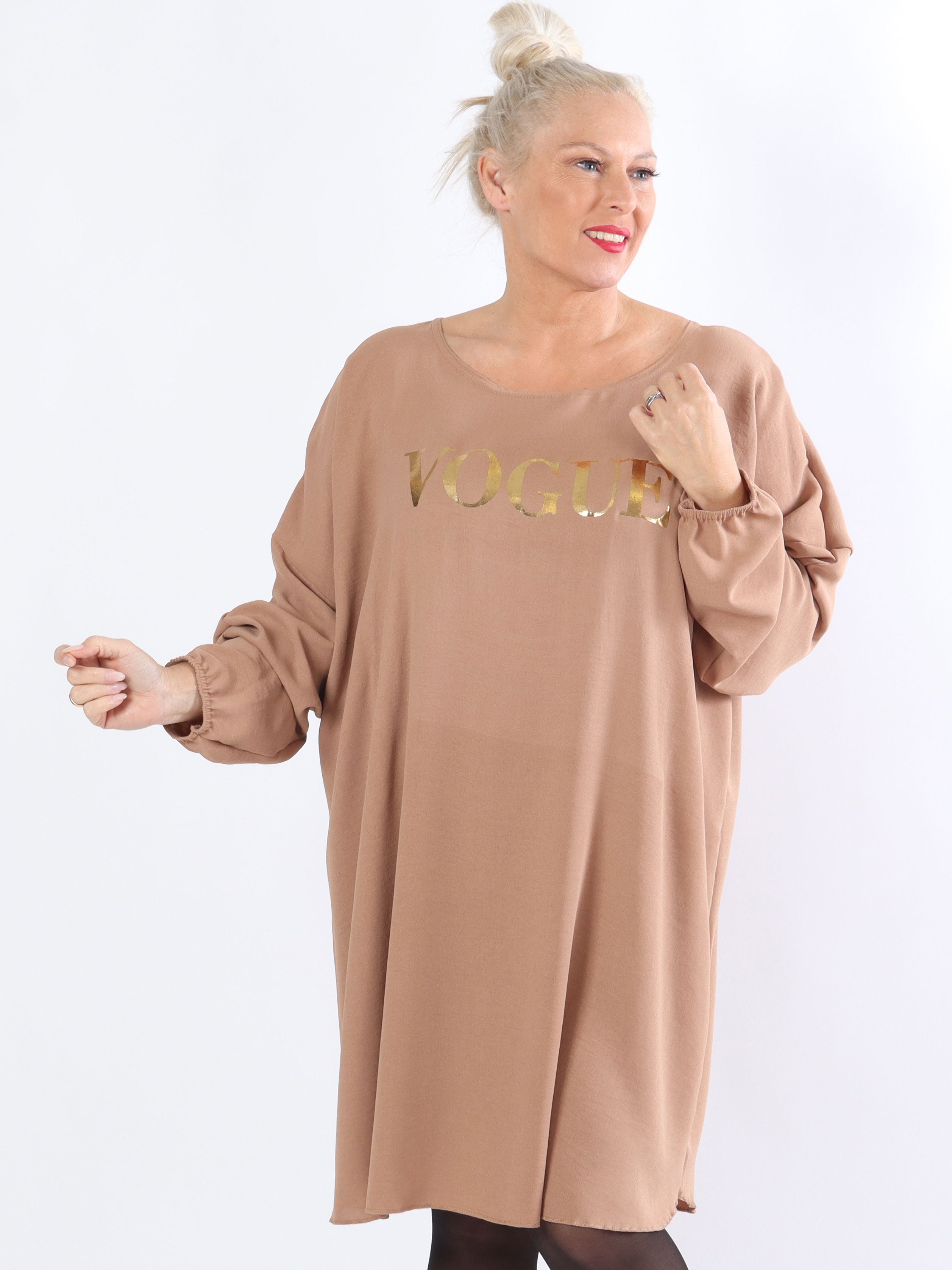 Nella - Cool plussize kjole med guldskrift