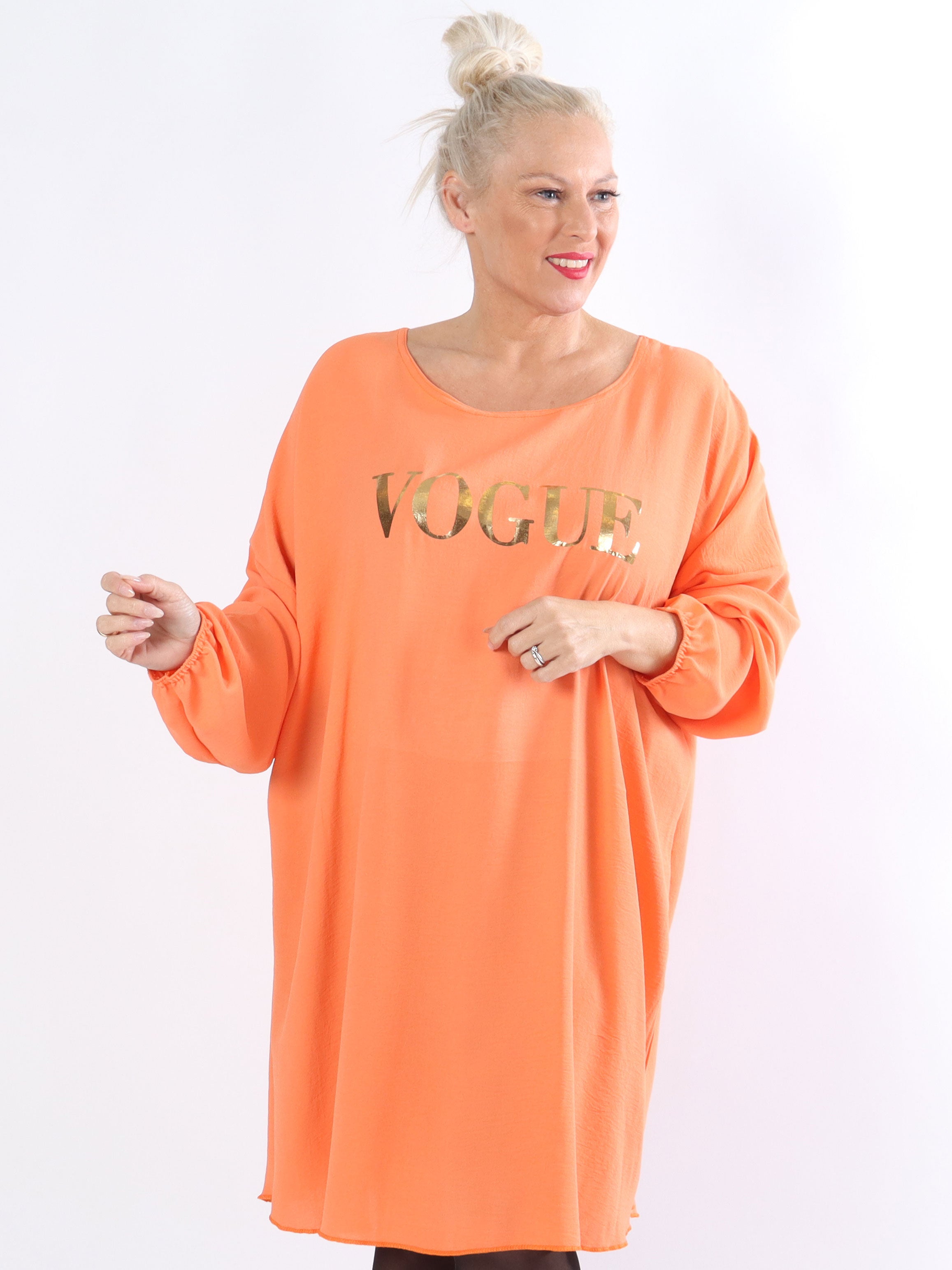 Nella - Cool plussize kjole med guldskrift