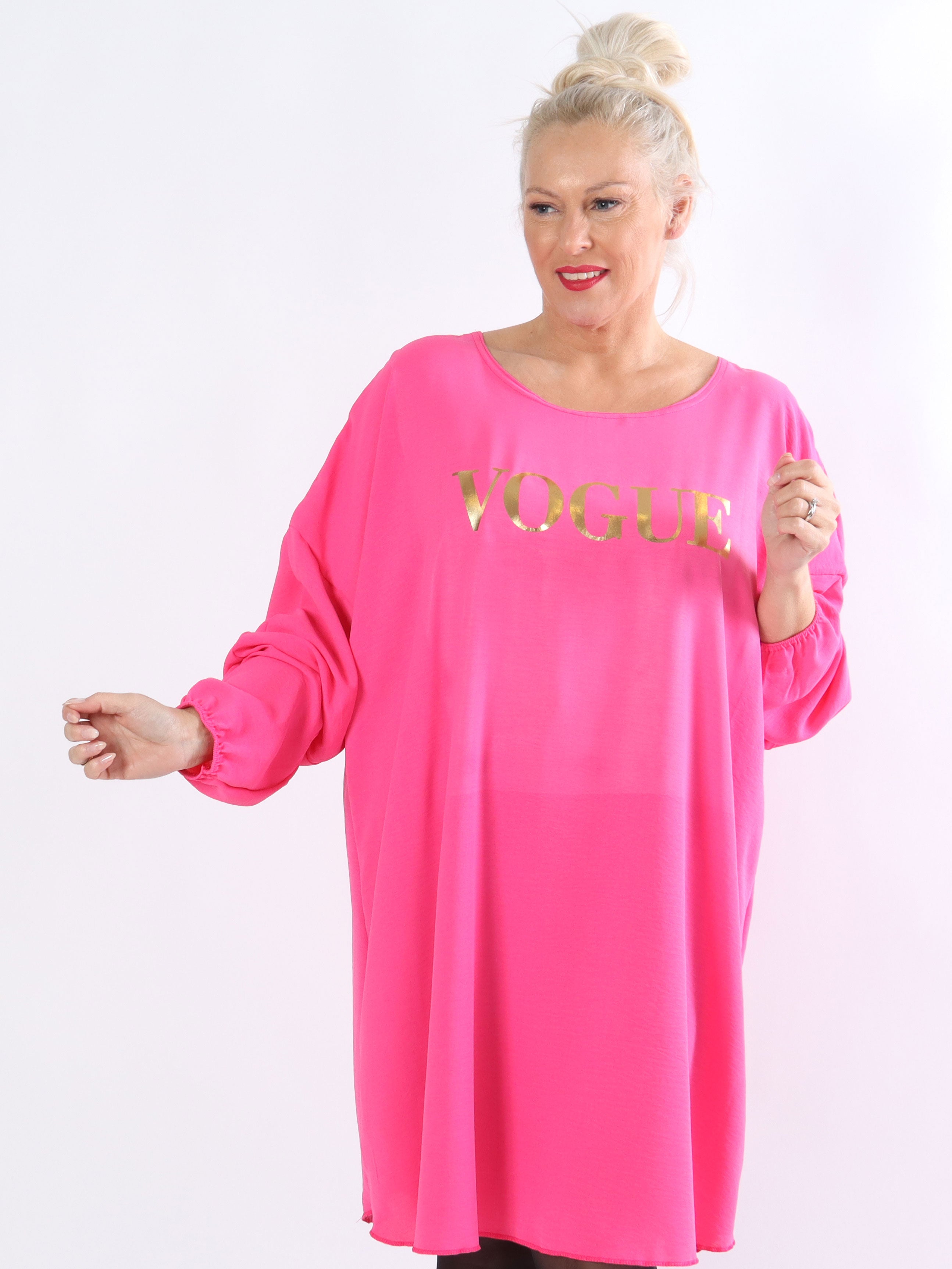 Nella - Cool plussize kjole med guldskrift