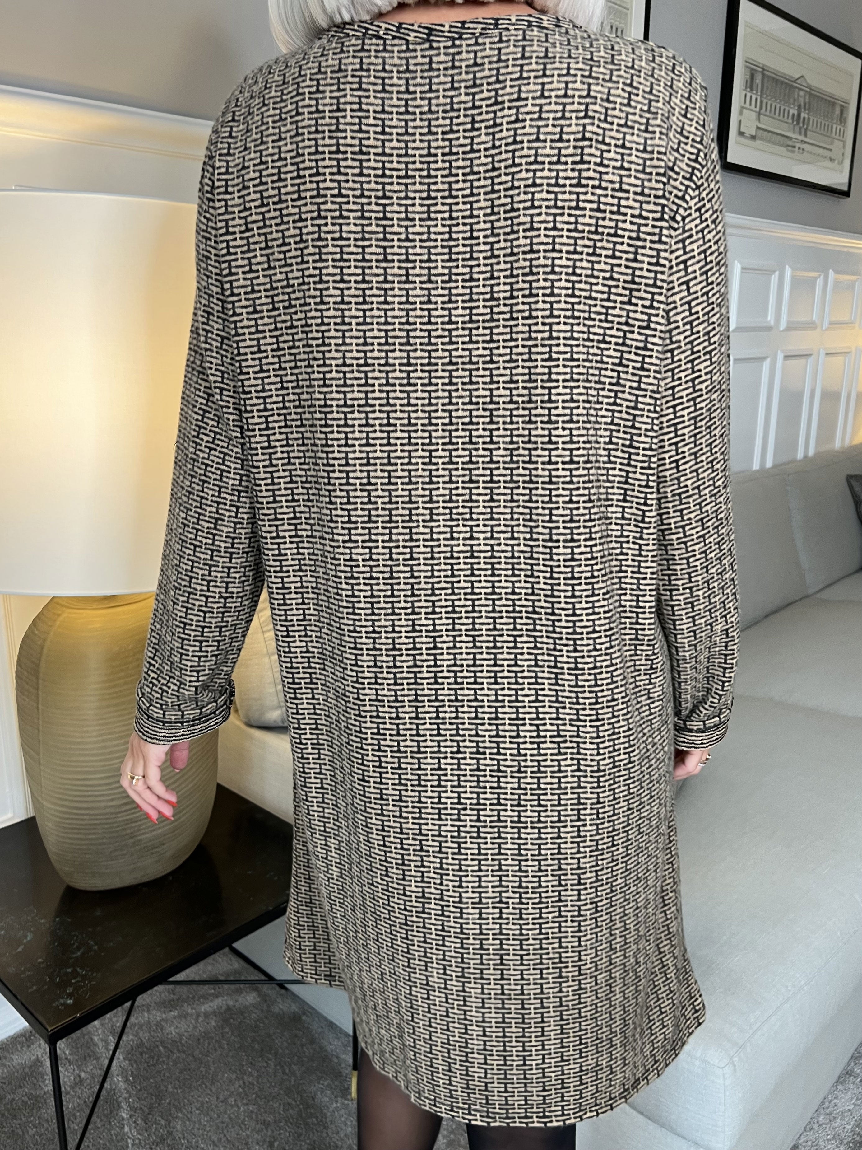 Nelma - Super fin kjole med mønstre