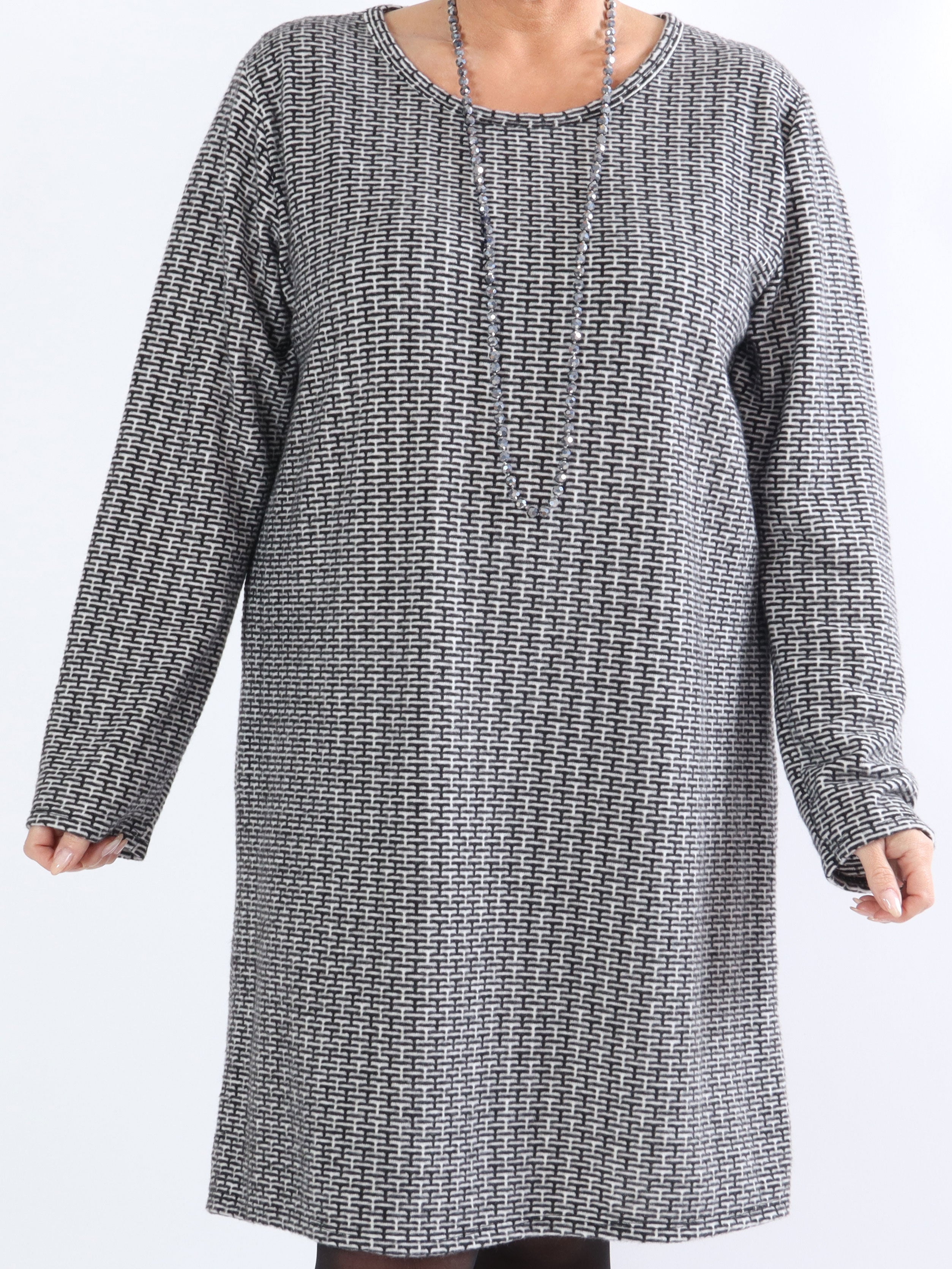 Nelma - Fin plus size kjole med mønstre