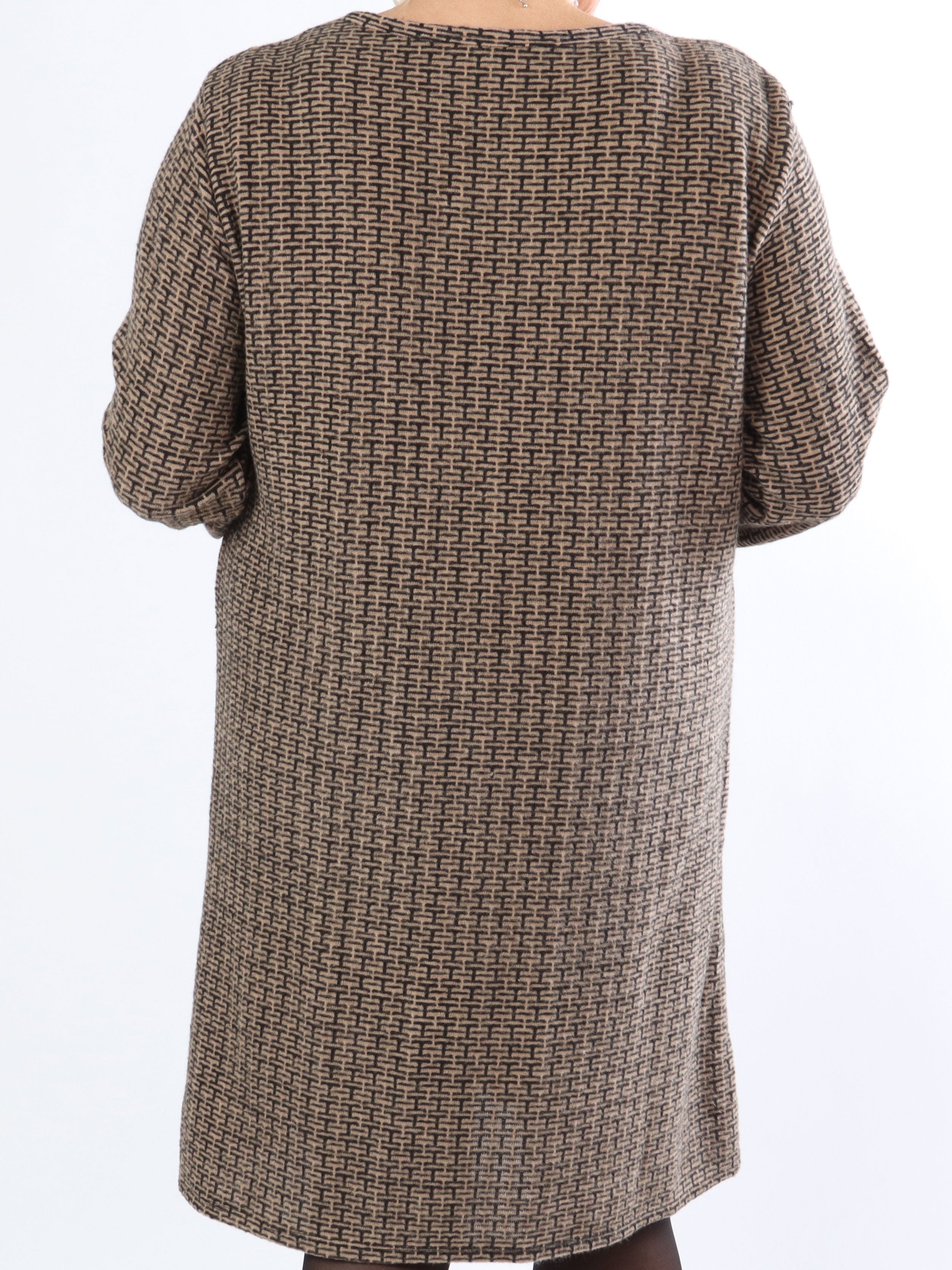 Nelma - Fin plus size kjole med mønstre