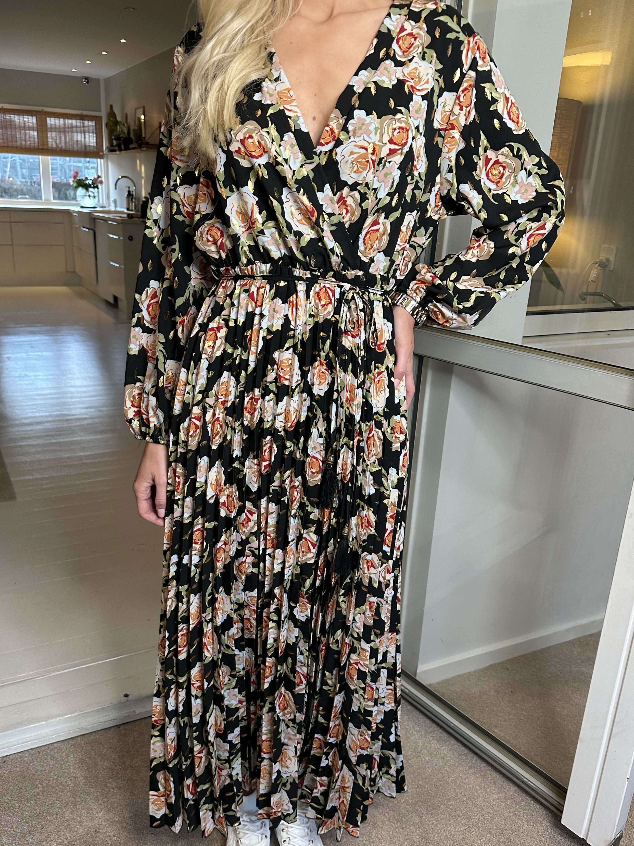 Marinella Rose -  Smuk lang kjole med rosemotiv