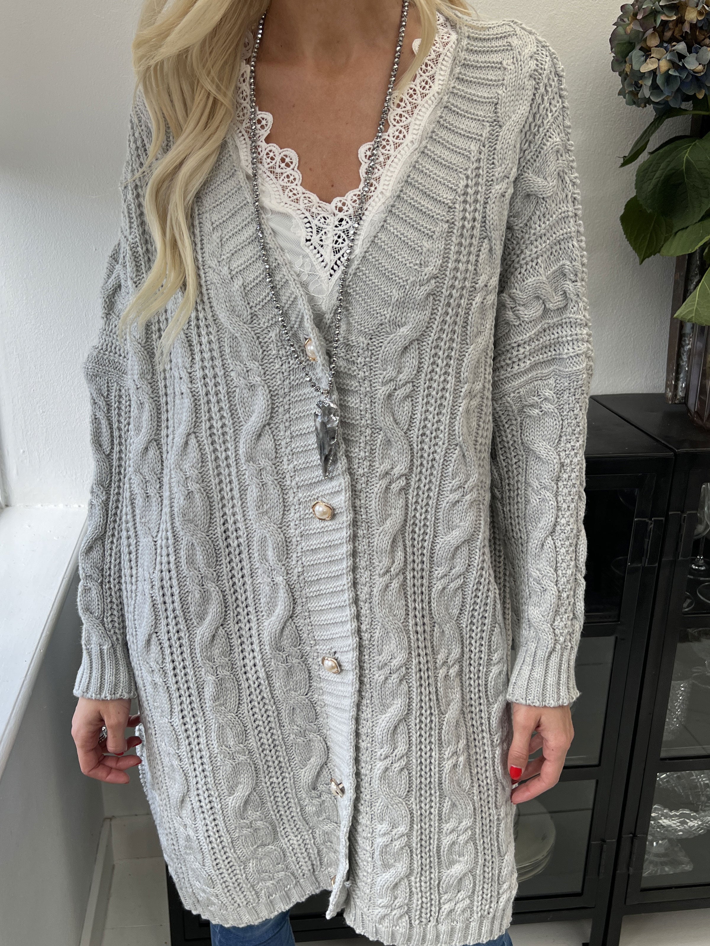 Noa - Strikcardigan med kabelstrik