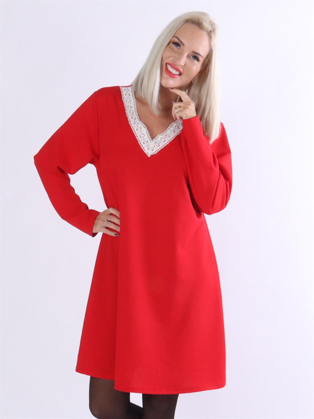 Norina - Armygrøn kjole med broderinger og perler på udskæringen