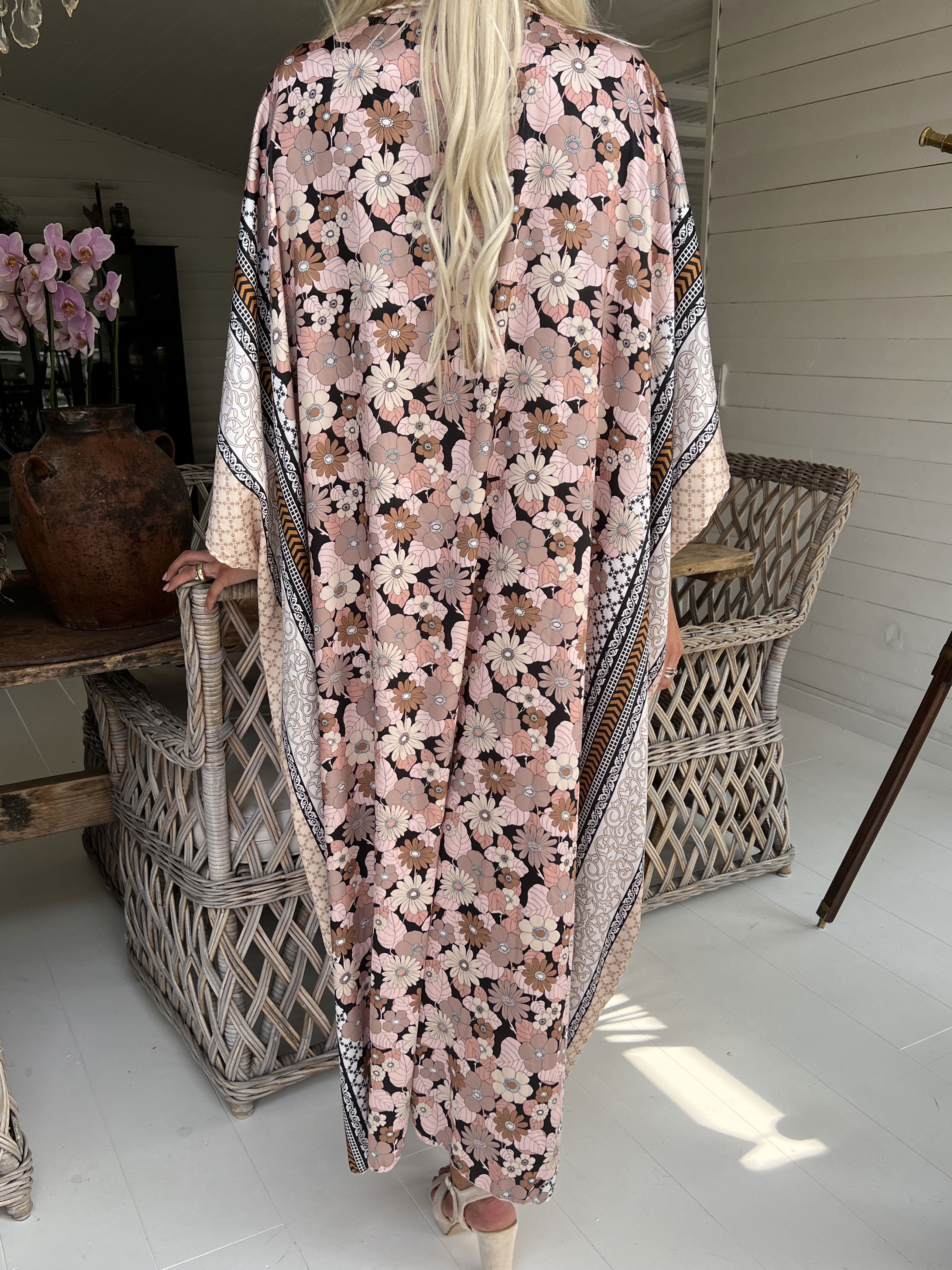 Nynne - Lang løs kjole med flettet snore