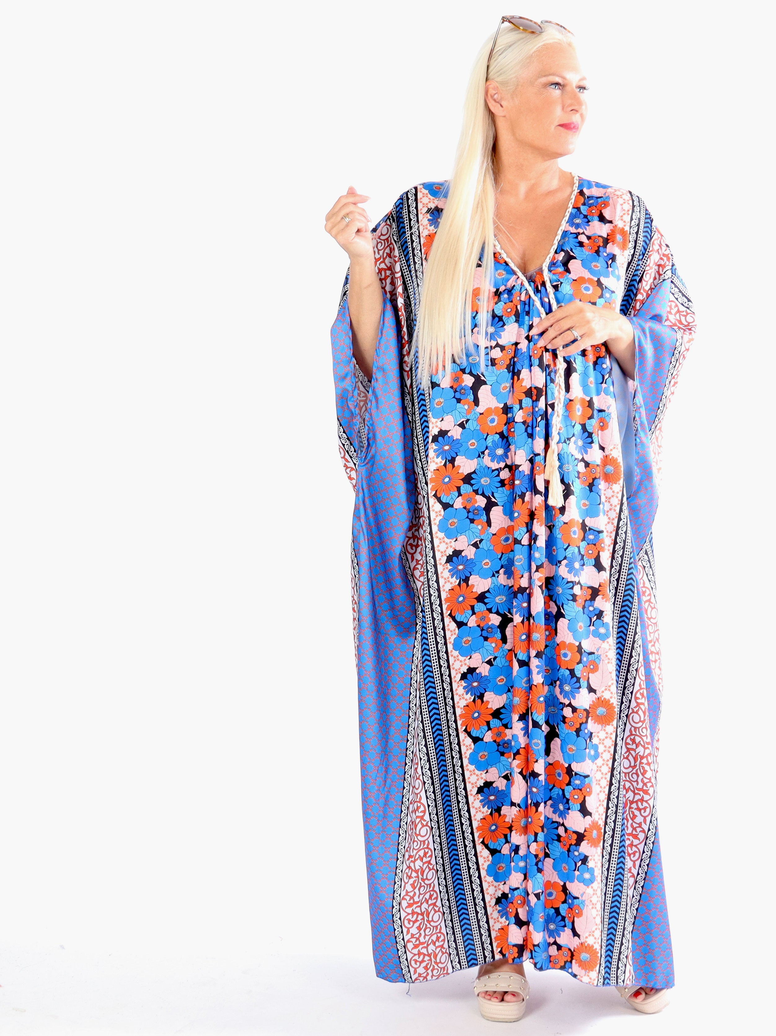 Nynne - Lang løs plus size kjole med flettet snore