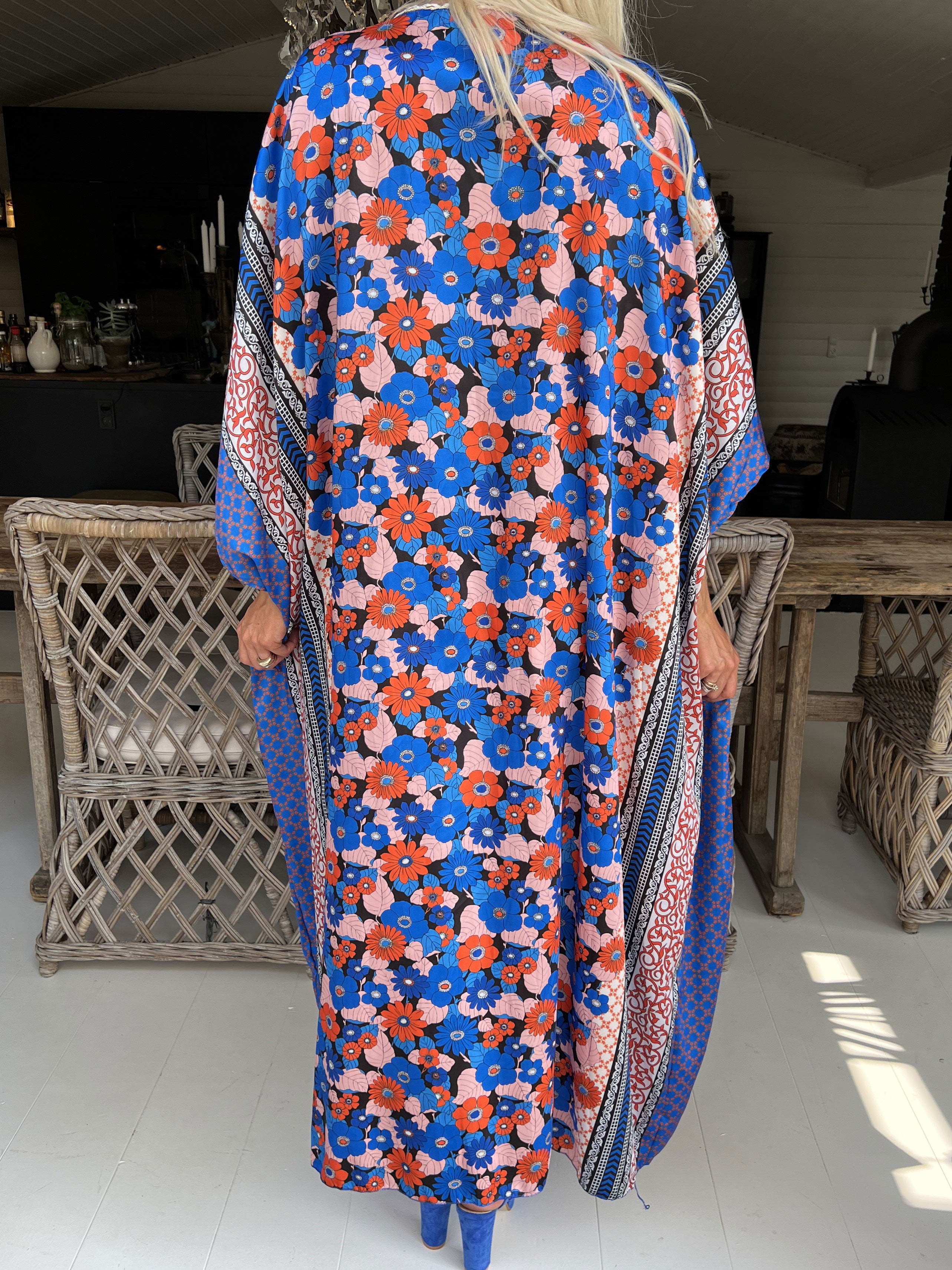 Nynne - Lang løs kjole med flettet snore