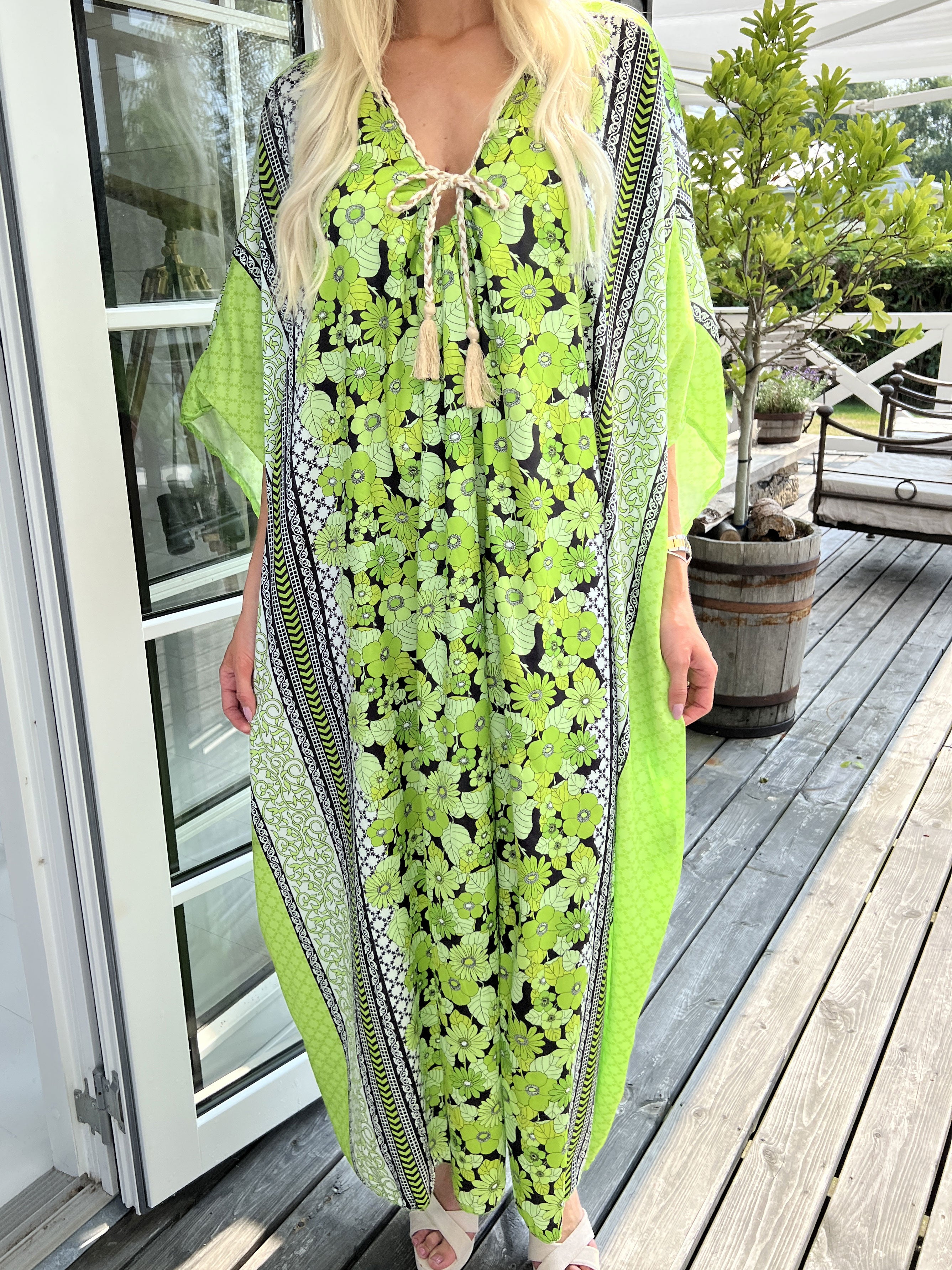 Nynne - Lang løs kjole med flettet snore