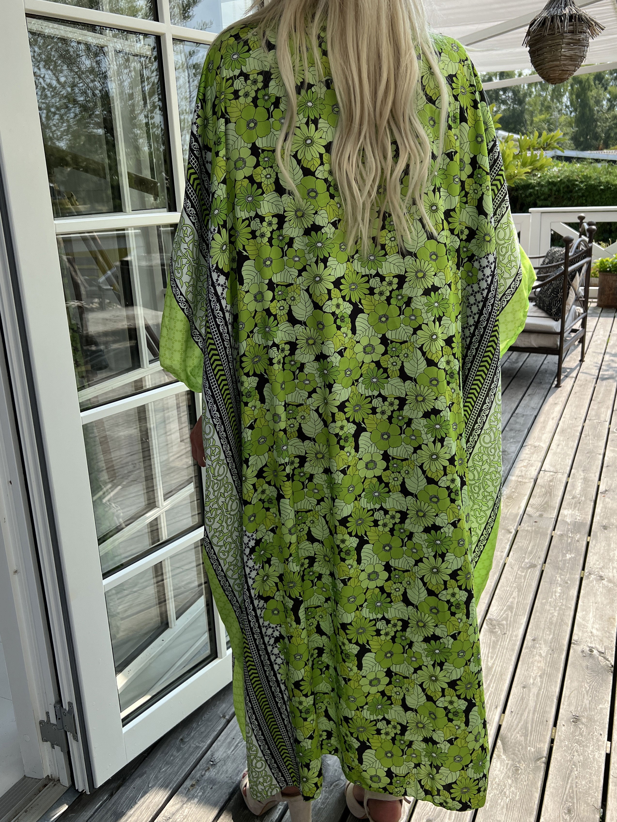 Nynne - Lang løs kjole med flettet snore