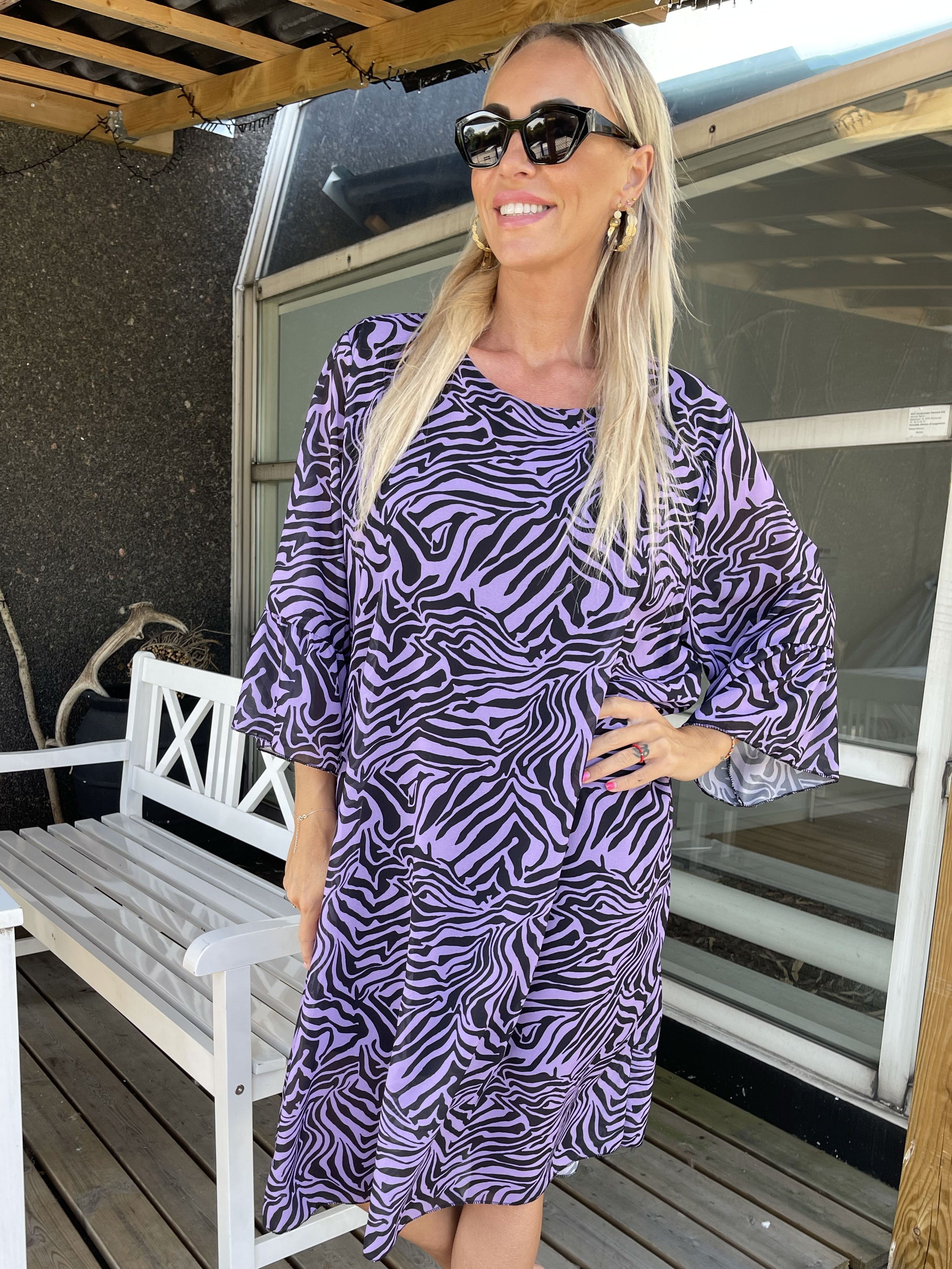 Olive - Kjole med zebra mønster