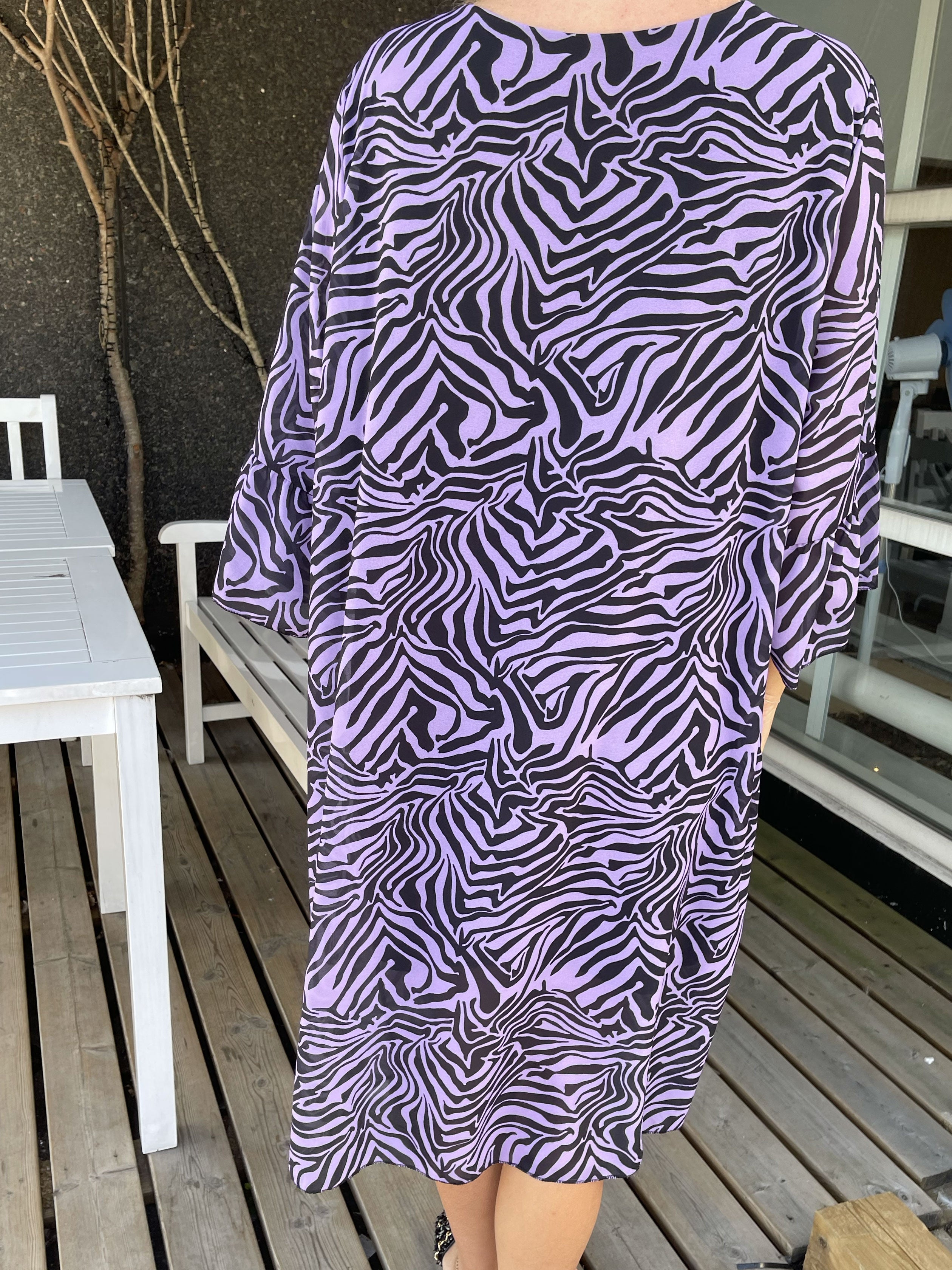 Olive - Kjole med zebra mønster